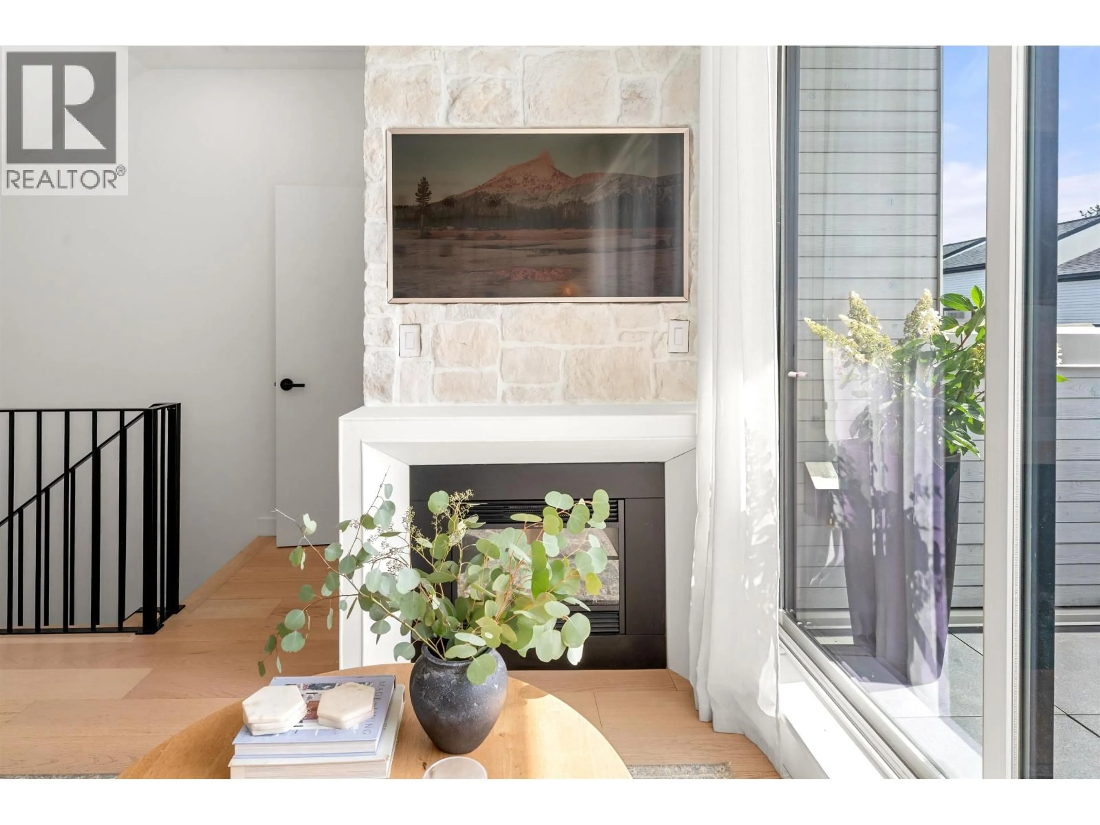 Unknown for 224 - 650 2ND STREET, North Vancouver British Columbia V7L1E3