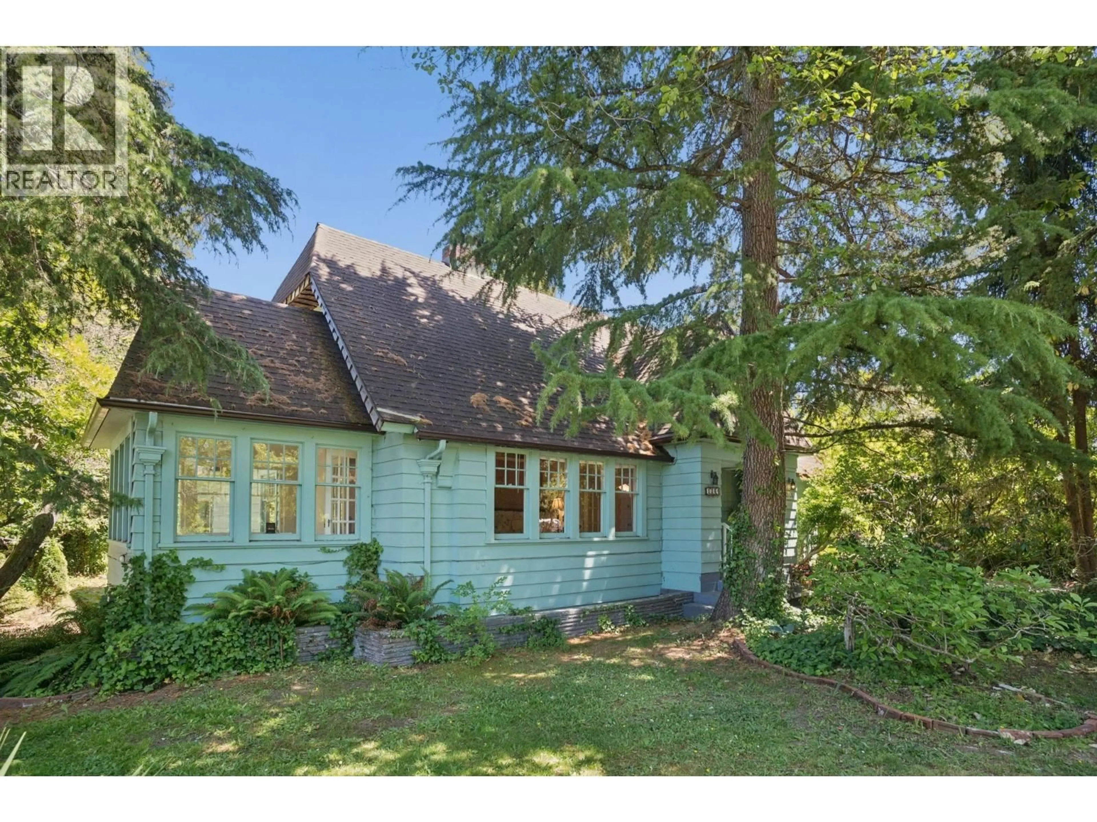 A pic from outside/outdoor area/front of a property/back of a property/a pic from drone, street for 1844 ACADIA ROAD, Vancouver British Columbia V6T1R3
