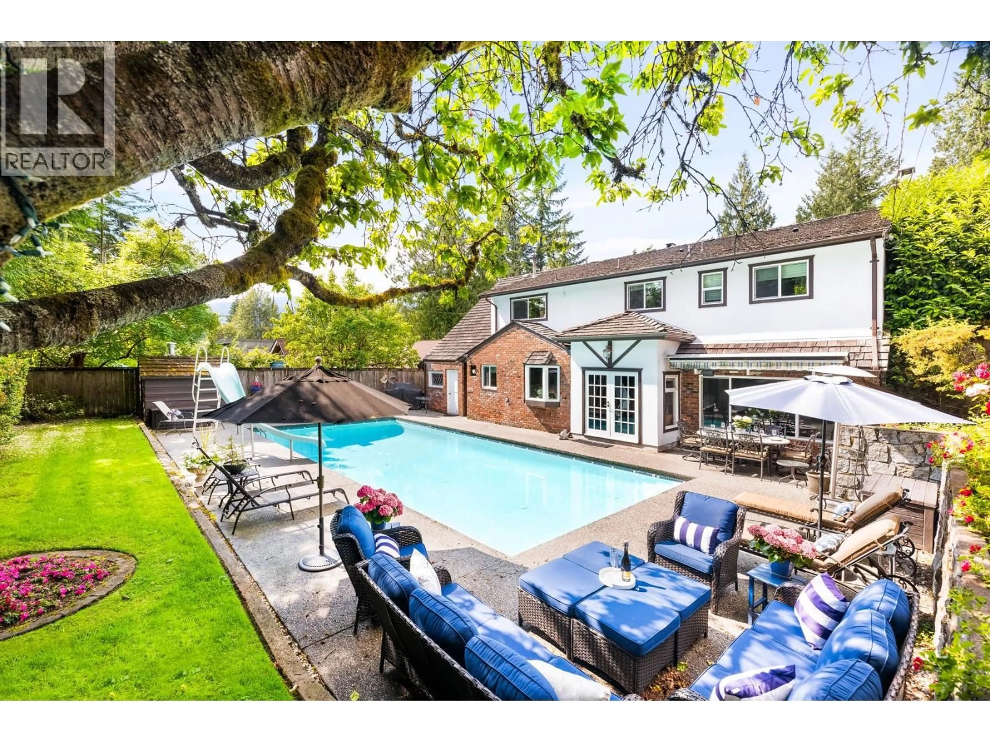 A pic from outside/outdoor area/front of a property/back of a property/a pic from drone, street for 971 CANYON BOULEVARD, North Vancouver British Columbia V7R2K2