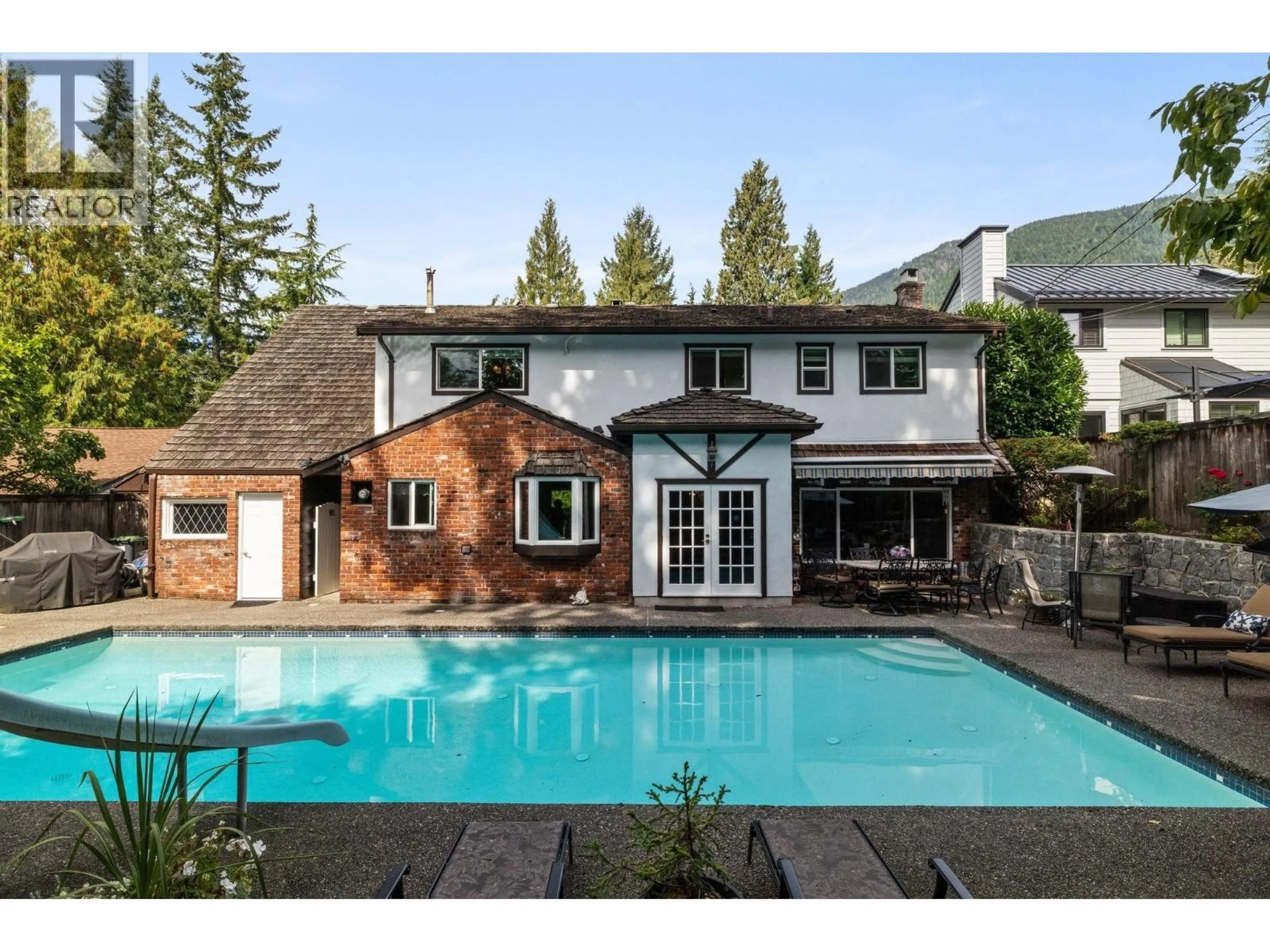Pool for 971 CANYON BOULEVARD, North Vancouver British Columbia V7R2K2