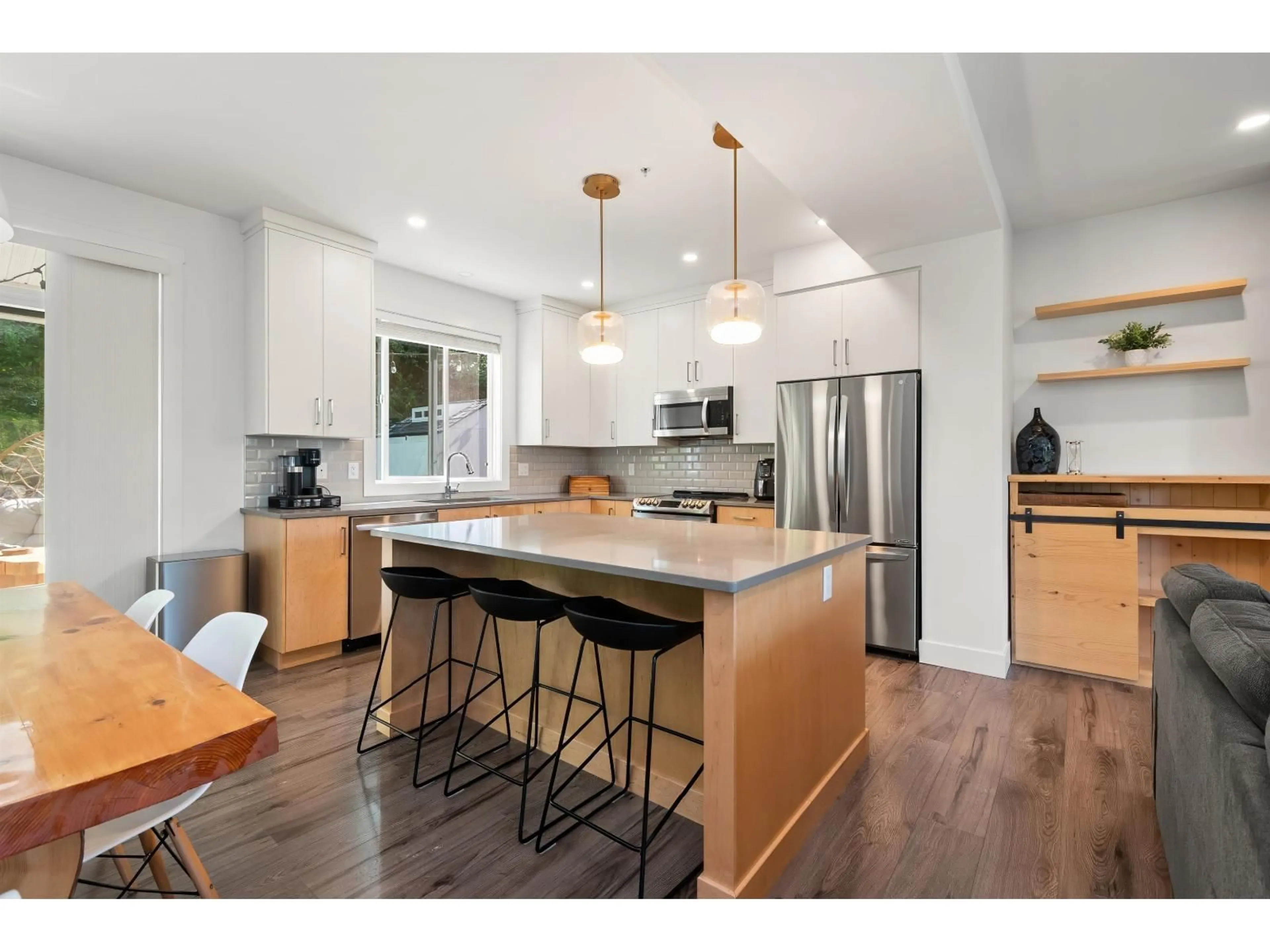 Open concept kitchen, wood/laminate floor for 1 - 6262 REXFORD DRIVE, Chilliwack British Columbia V2R6B4