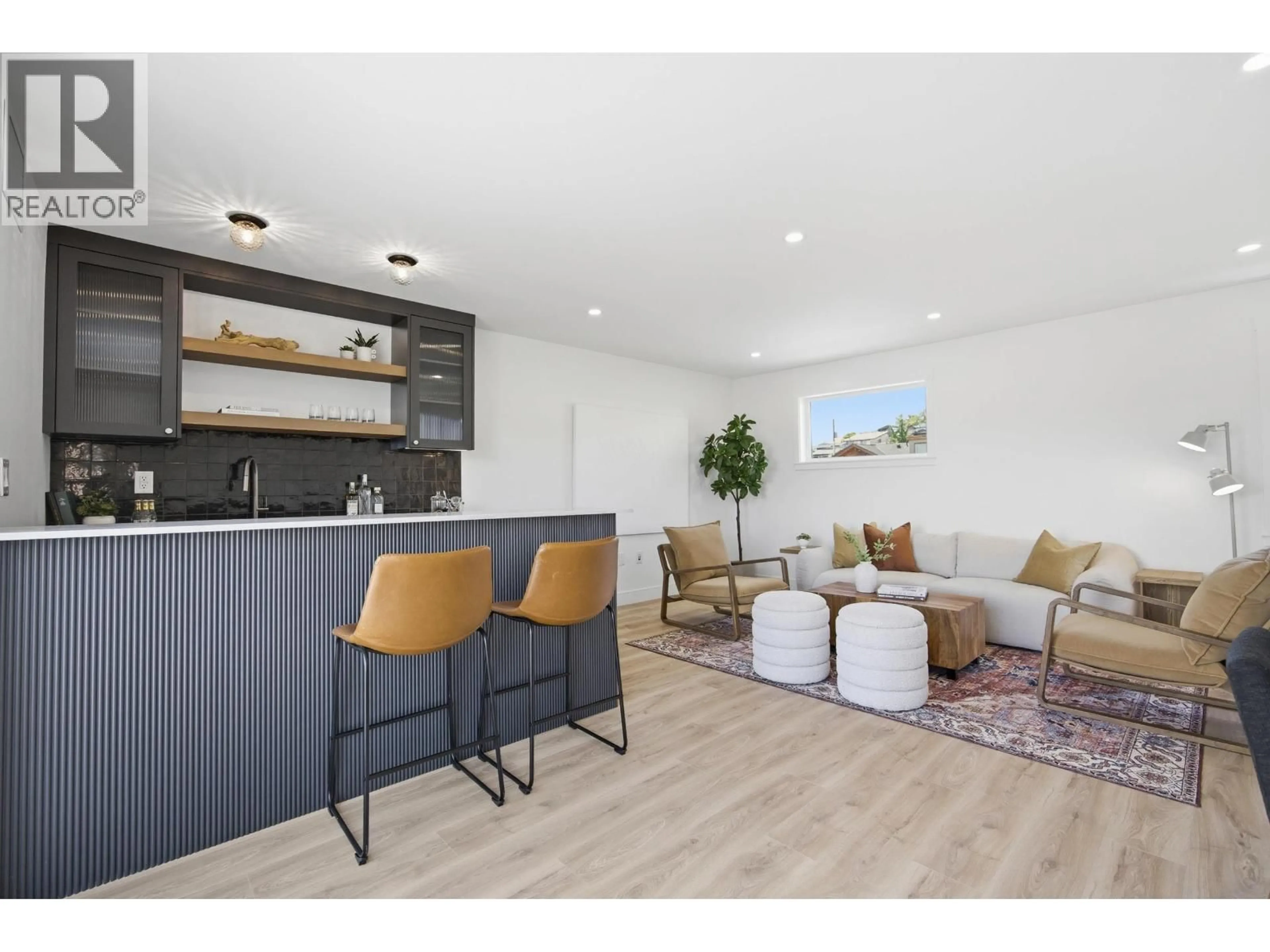 Open concept kitchen, wood/laminate floor for 40 SEA AVENUE, Burnaby British Columbia V5B3W6