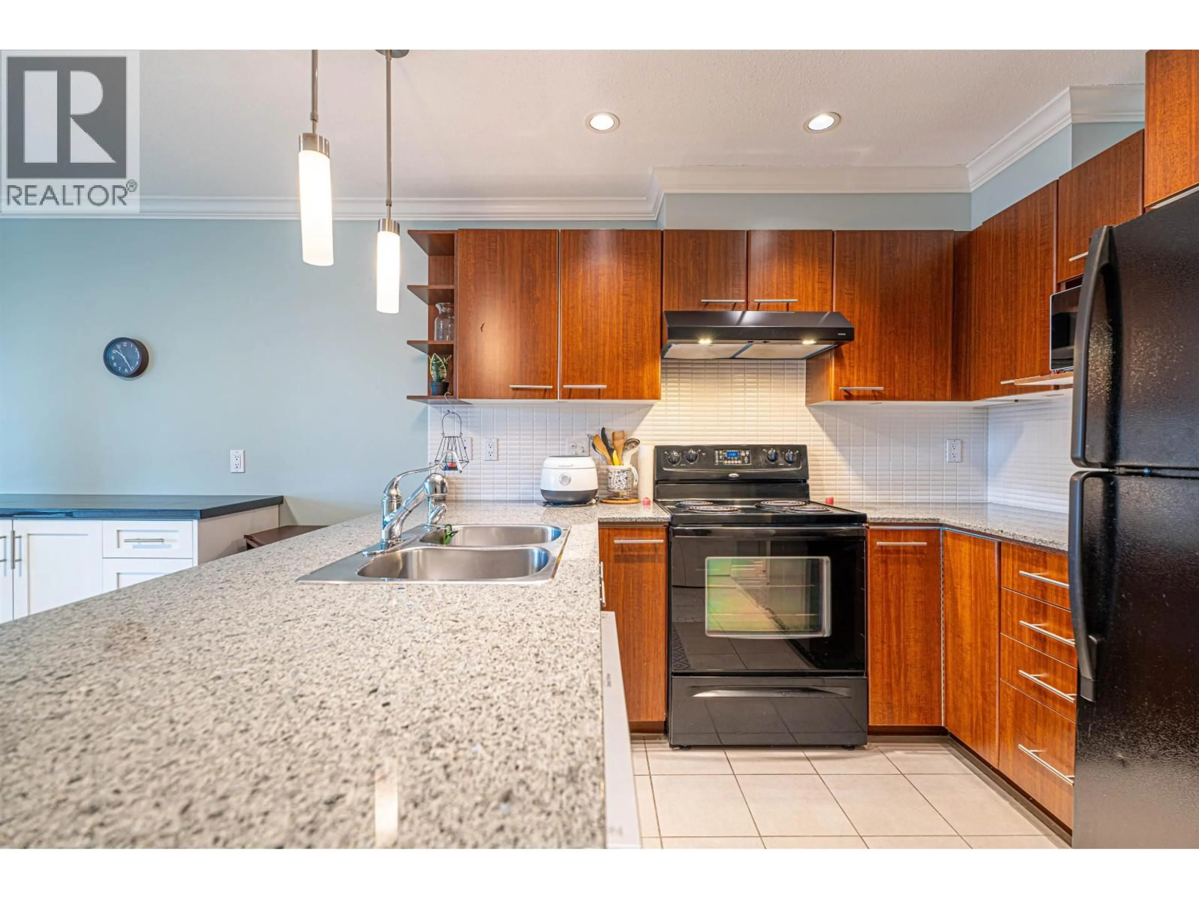 Open concept kitchen, ceramic/tile floor for 303 - 4799 BRENTWOOD DRIVE, Burnaby British Columbia V5C0C4