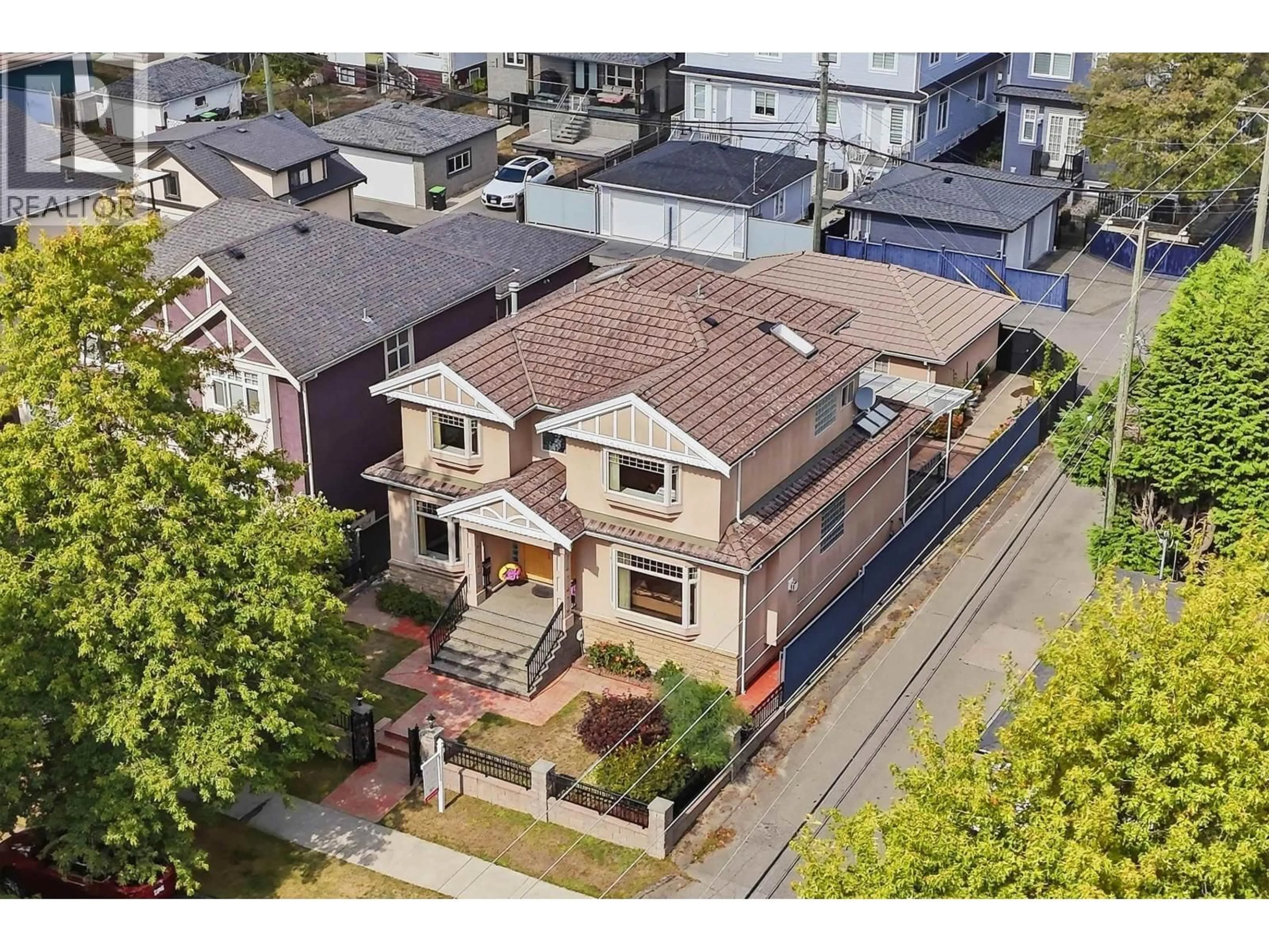 A pic from outside/outdoor area/front of a property/back of a property/a pic from drone, street for 2763 53RD AVENUE, Vancouver British Columbia V5S1W3