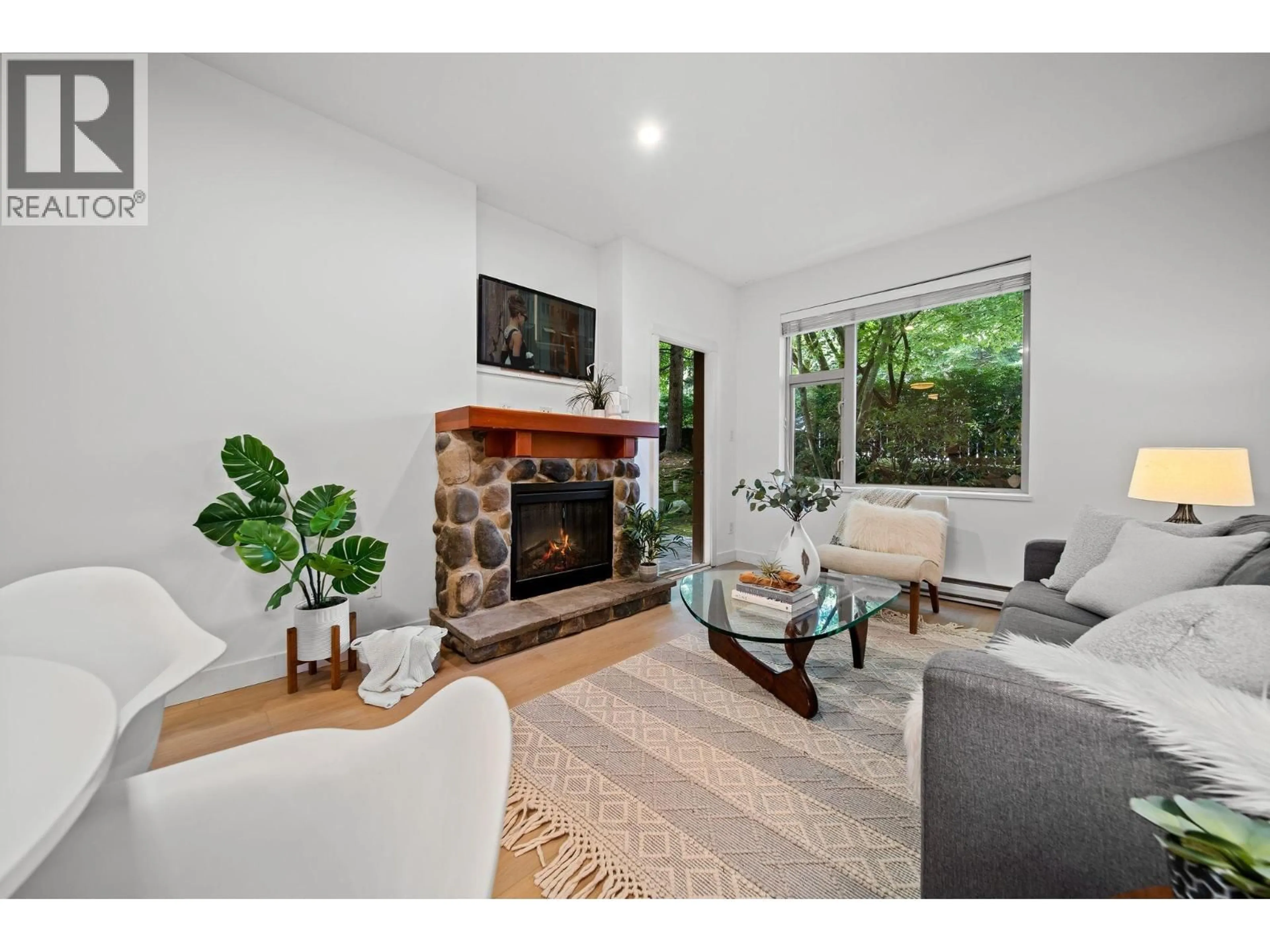 Living room with furniture, unknown for 108 - 675 PARK CRESCENT, New Westminster British Columbia V3L5W4