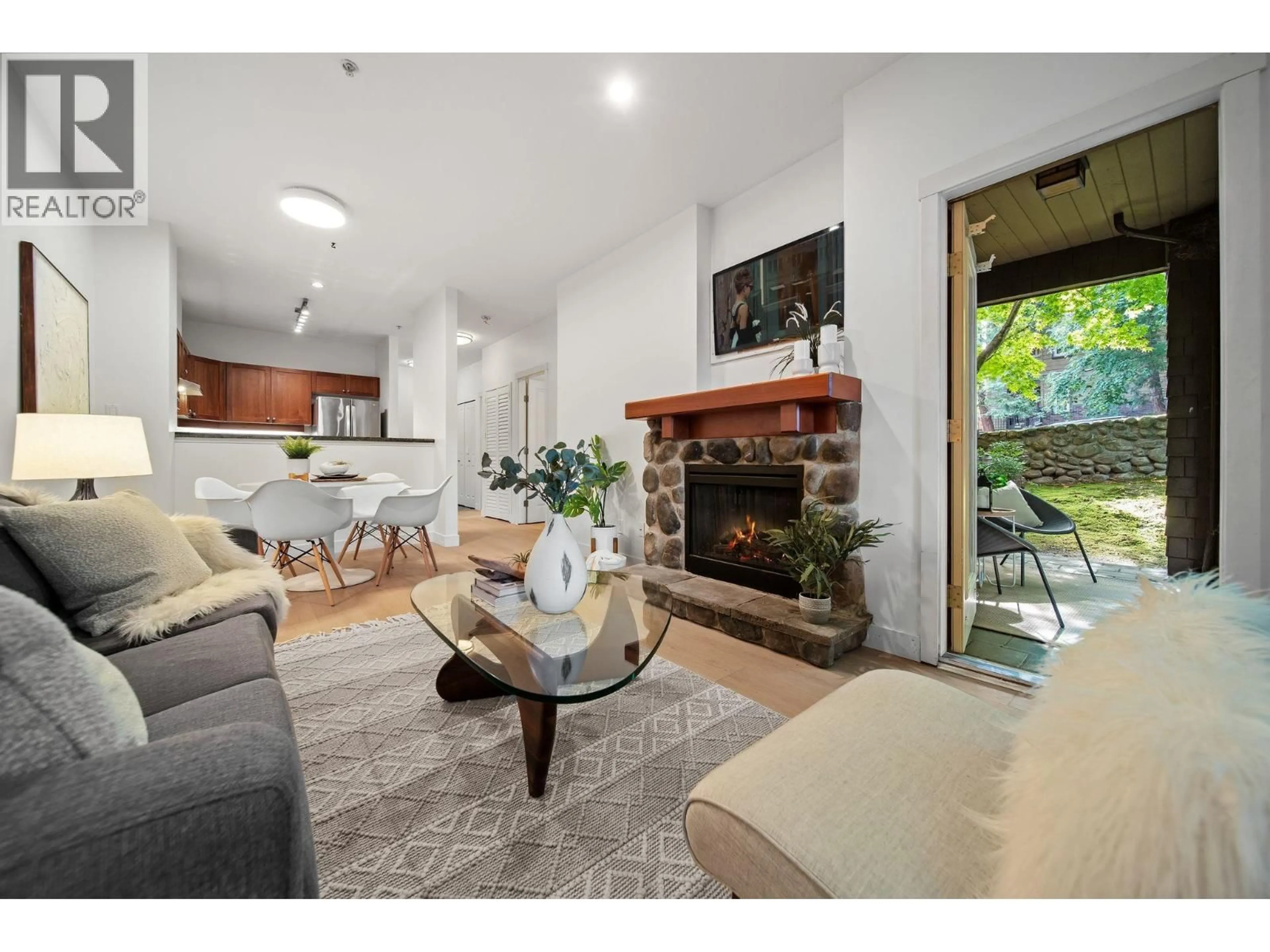 Living room with furniture, unknown for 108 - 675 PARK CRESCENT, New Westminster British Columbia V3L5W4