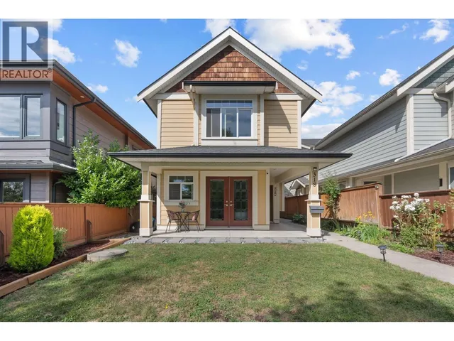 318 18TH STREET, North Vancouver 2