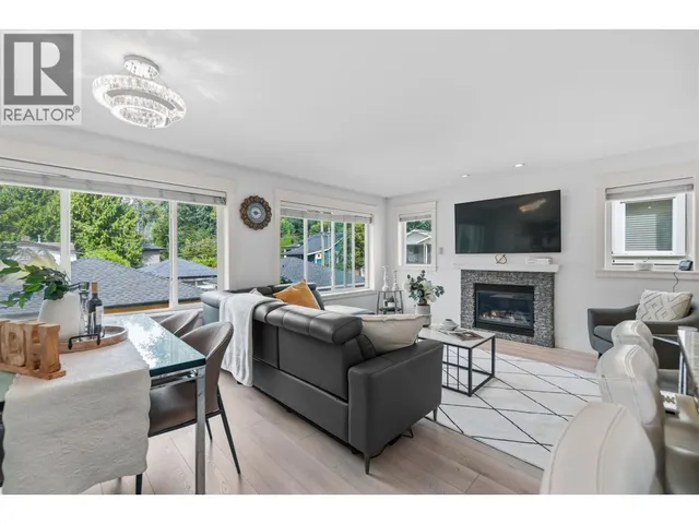 318 18TH STREET, North Vancouver 5