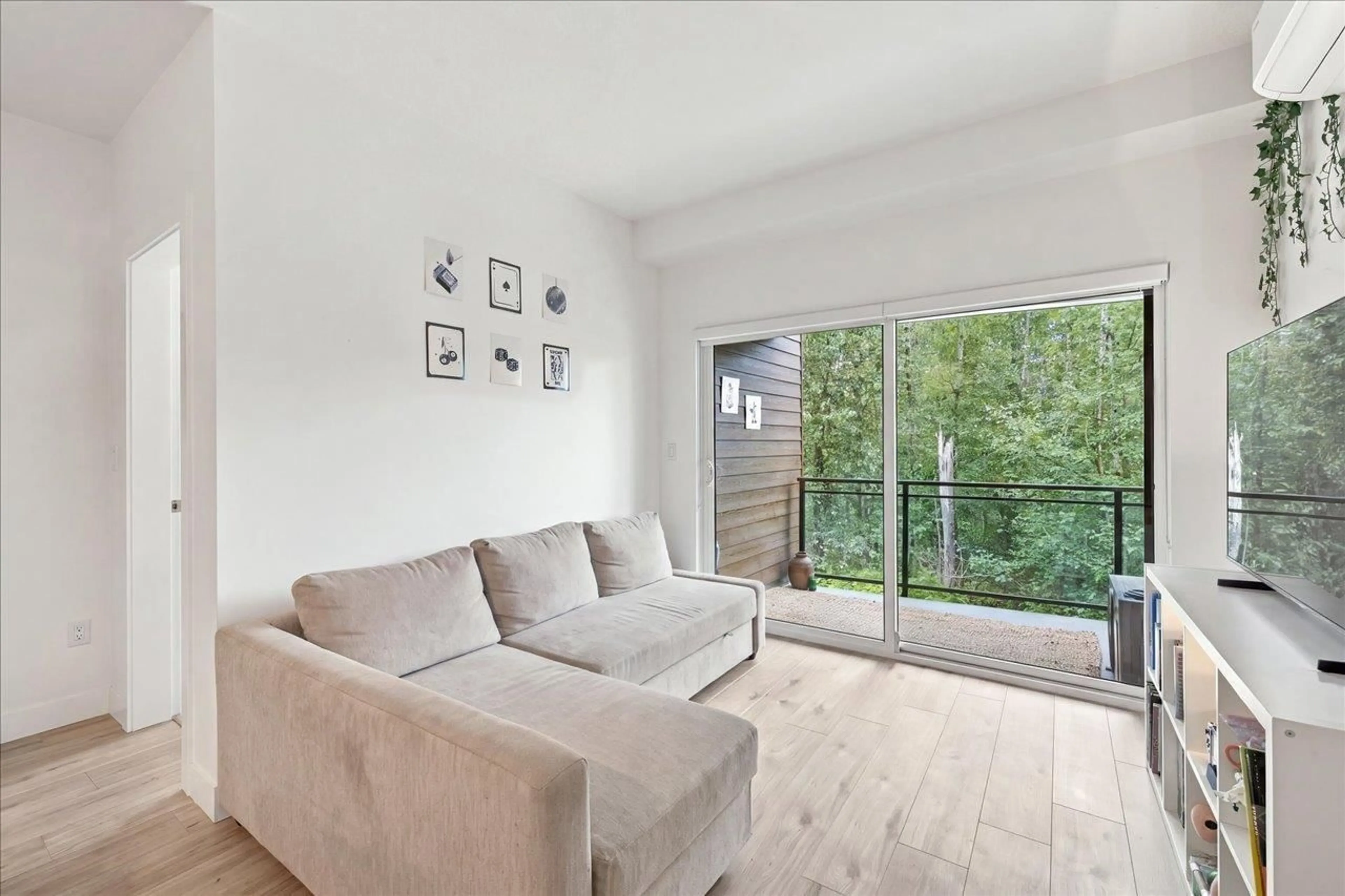 Living room with furniture, unknown for 209 - 3182 GLADWIN ROAD, Abbotsford British Columbia V2T0K8