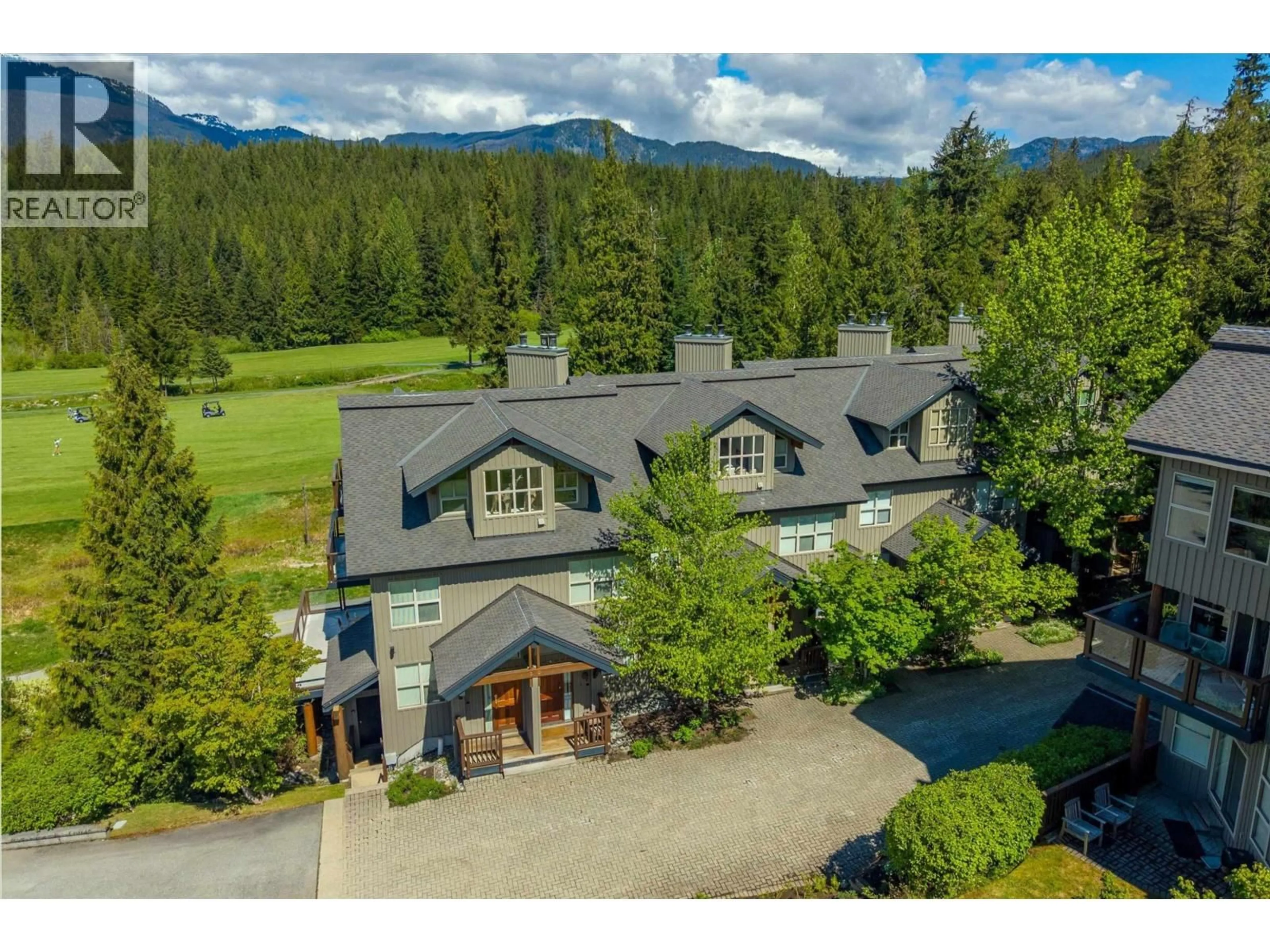 A pic from outside/outdoor area/front of a property/back of a property/a pic from drone, mountain view for 5 - 4644 BLACKCOMB WAY, Whistler British Columbia V8E0H2