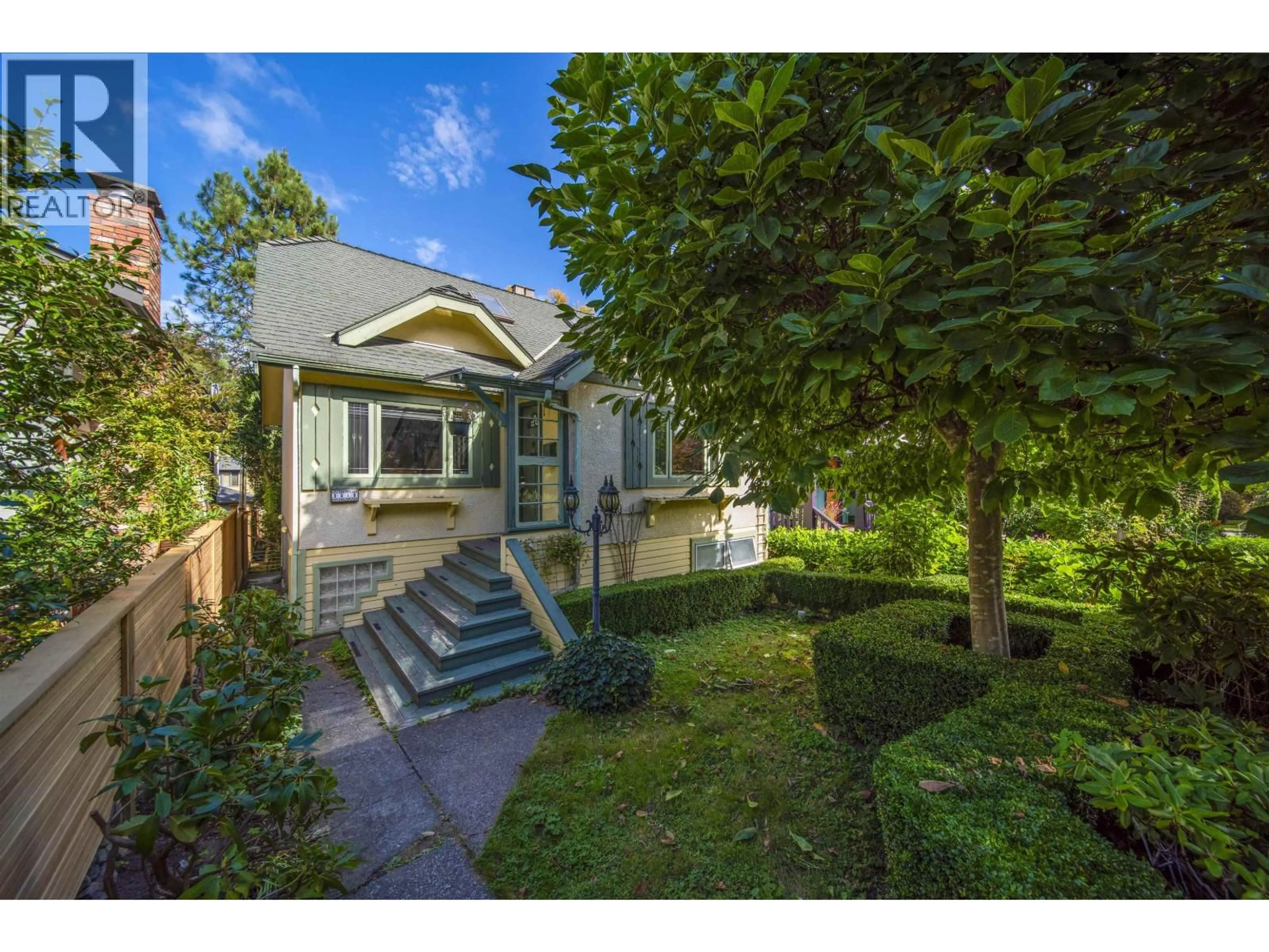 A pic from outside/outdoor area/front of a property/back of a property/a pic from drone, street for 3519 14TH AVENUE, Vancouver British Columbia V6R2W3