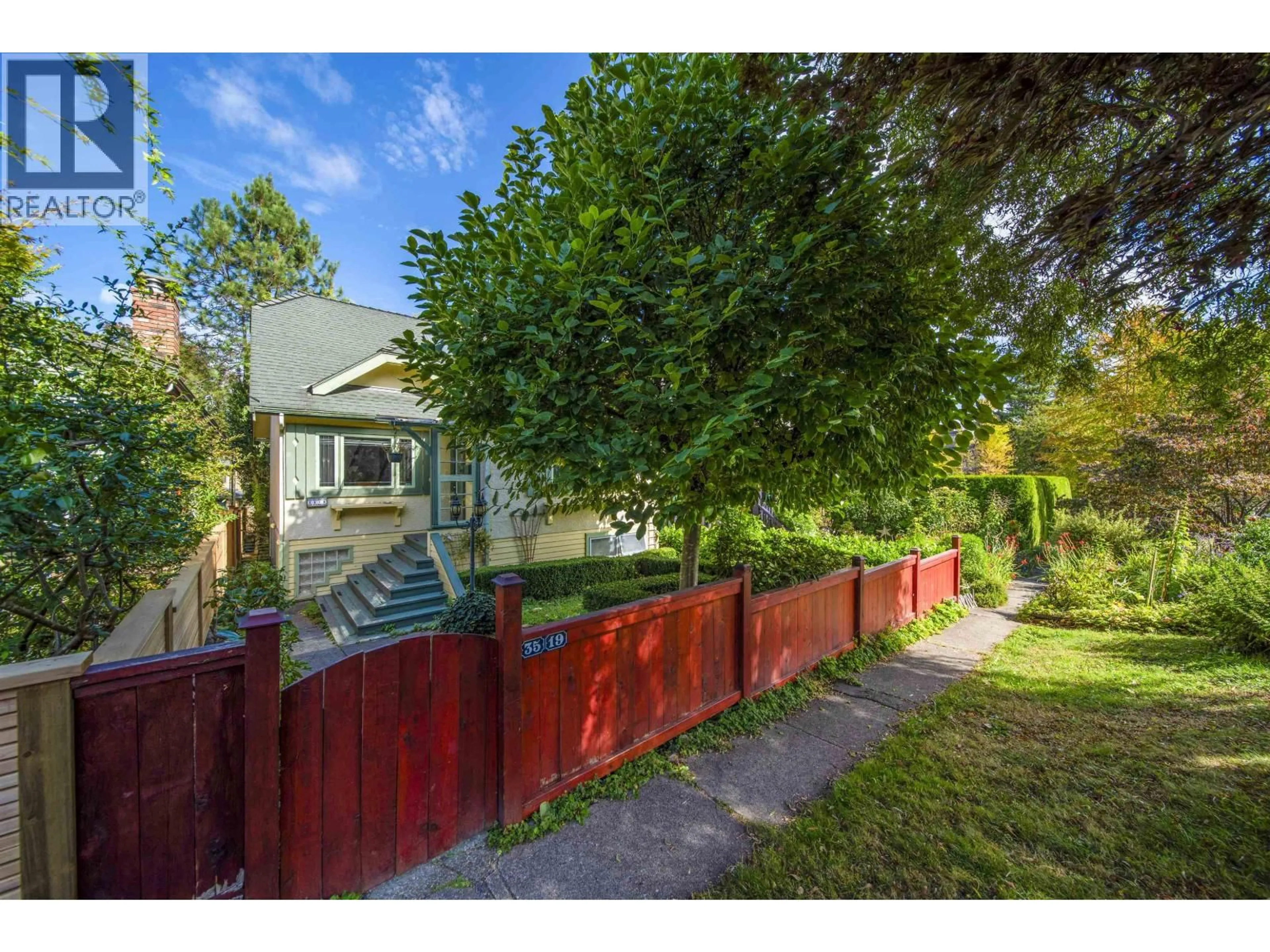 A pic from outside/outdoor area/front of a property/back of a property/a pic from drone, street for 3519 14TH AVENUE, Vancouver British Columbia V6R2W3