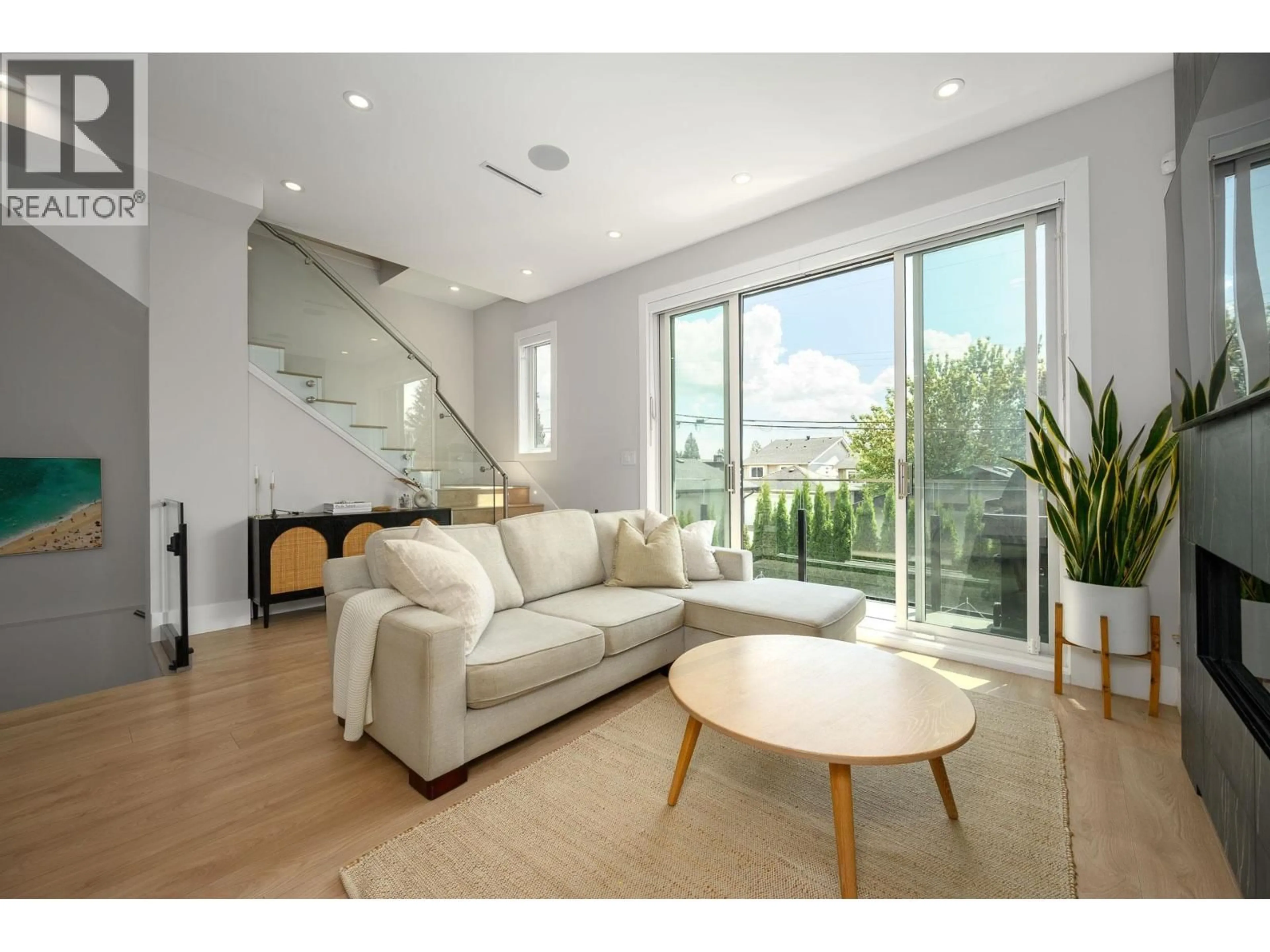 Living room with furniture, unknown for 3 - 215 21ST STREET, North Vancouver British Columbia V7L3B7