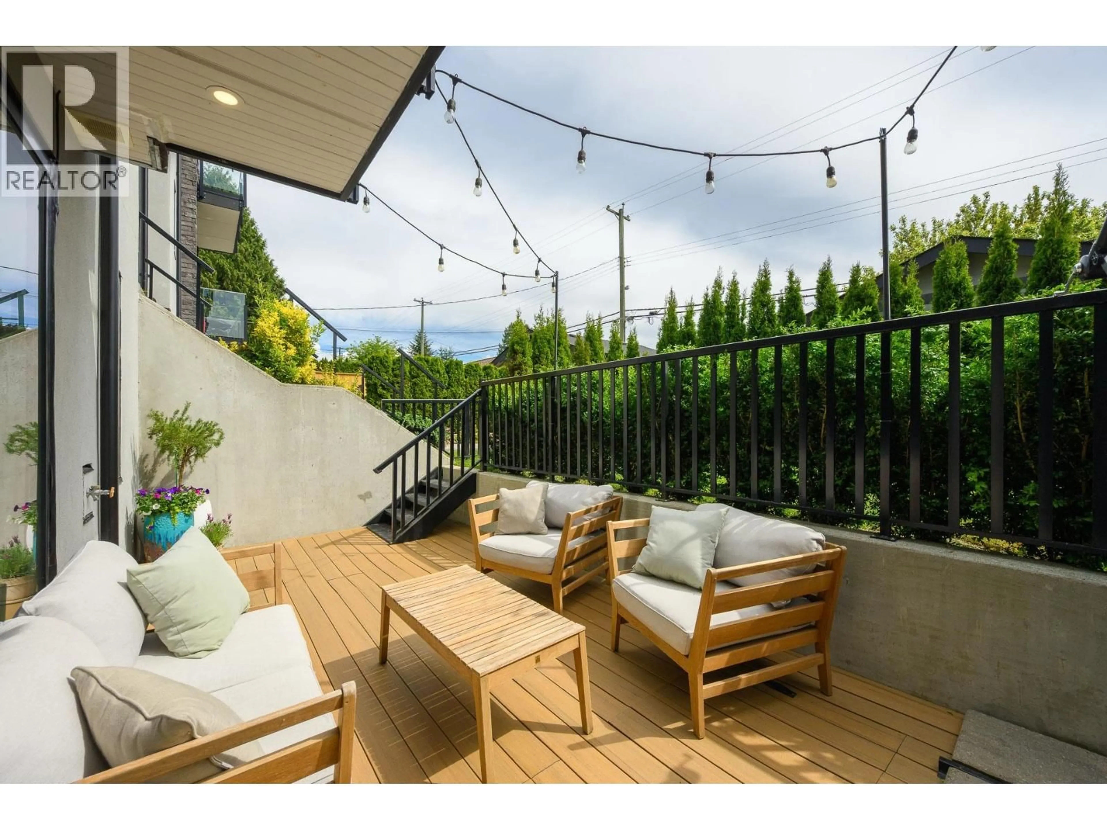 Patio, street for 3 - 215 21ST STREET, North Vancouver British Columbia V7L3B7