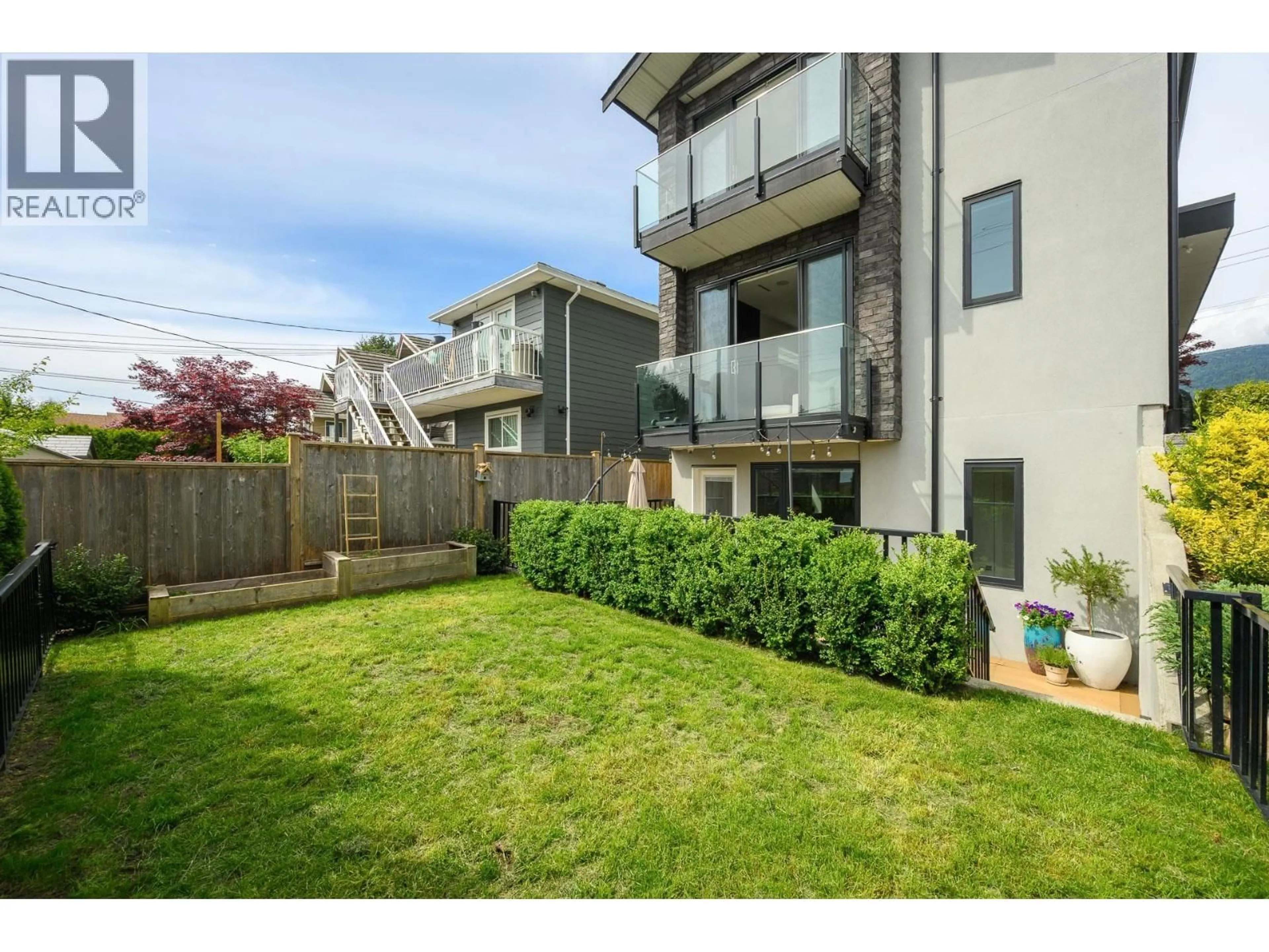 A pic from outside/outdoor area/front of a property/back of a property/a pic from drone, street for 3 - 215 21ST STREET, North Vancouver British Columbia V7L3B7
