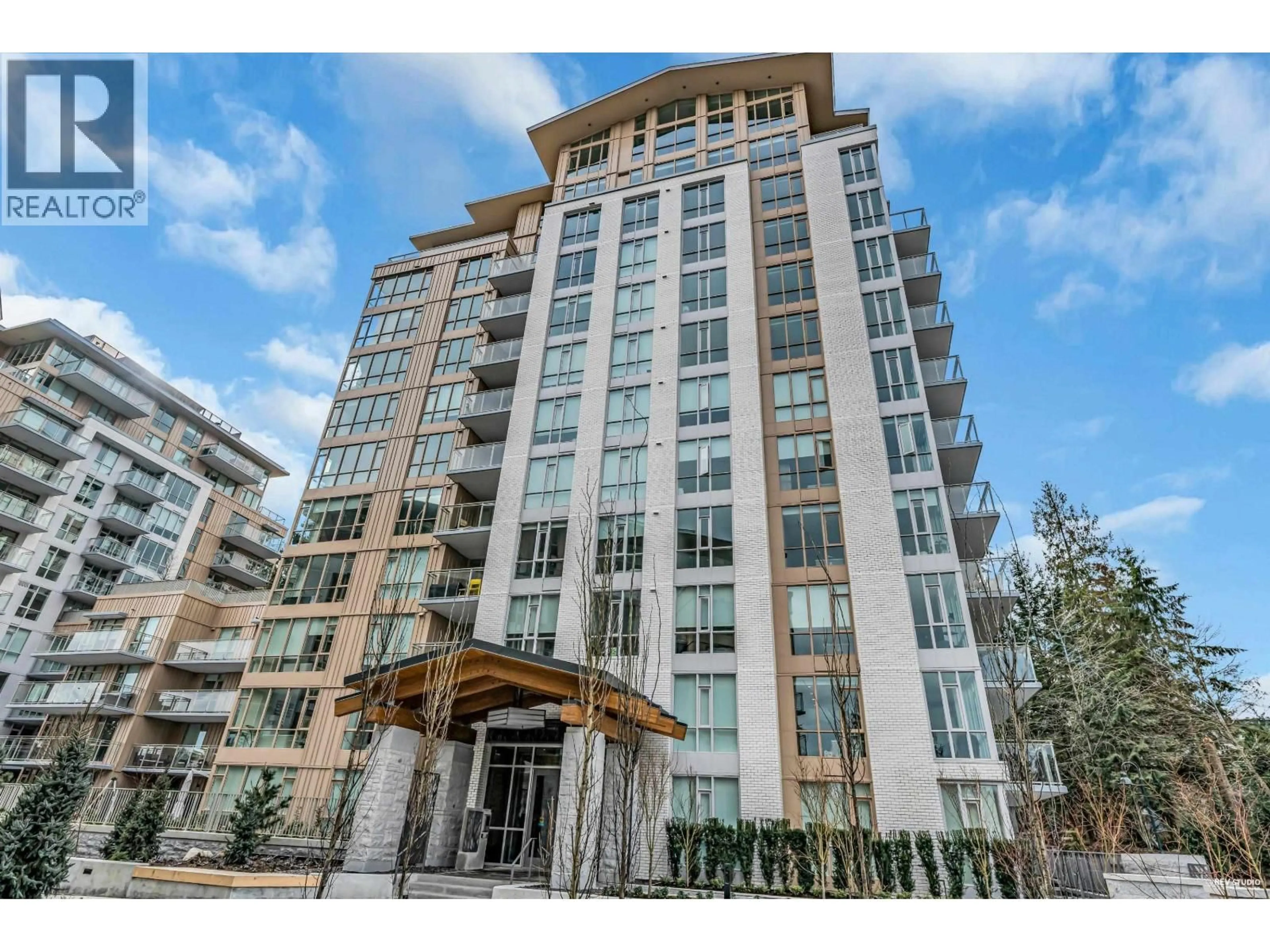 Indoor foyer for 704 - 2375 EMERY COURT, North Vancouver British Columbia V7J0E8