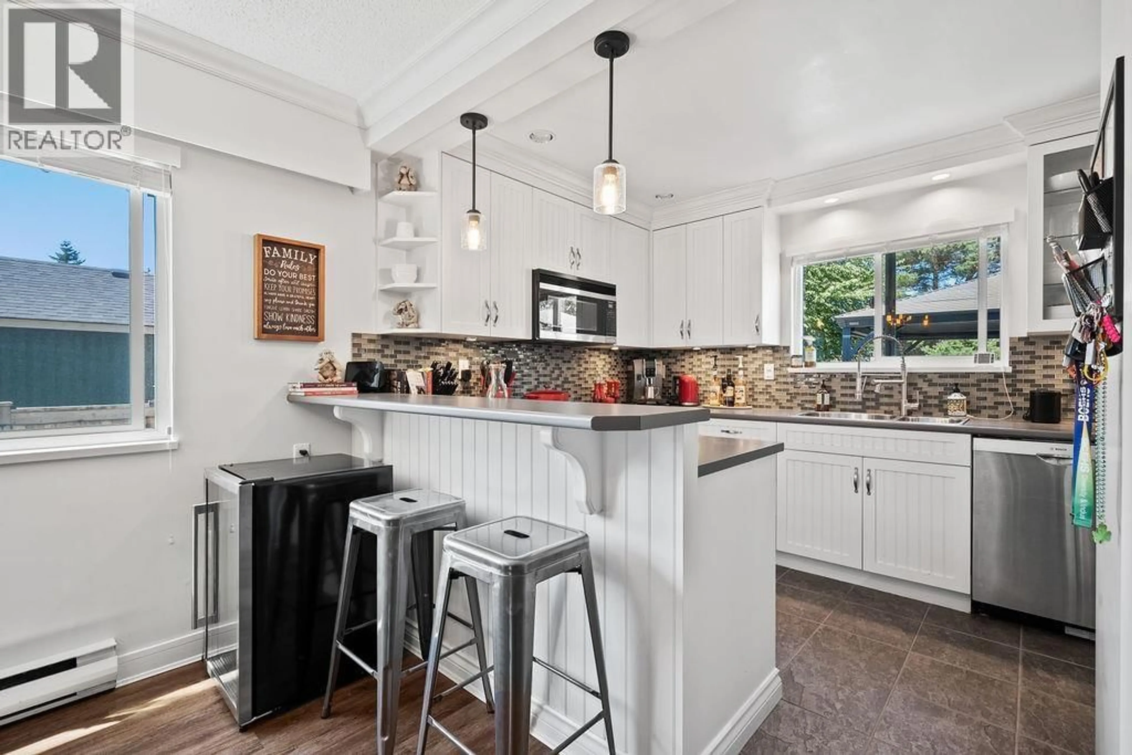 Open concept kitchen, ceramic/tile floor for 4851 55B STREET, Delta British Columbia V4K3V7