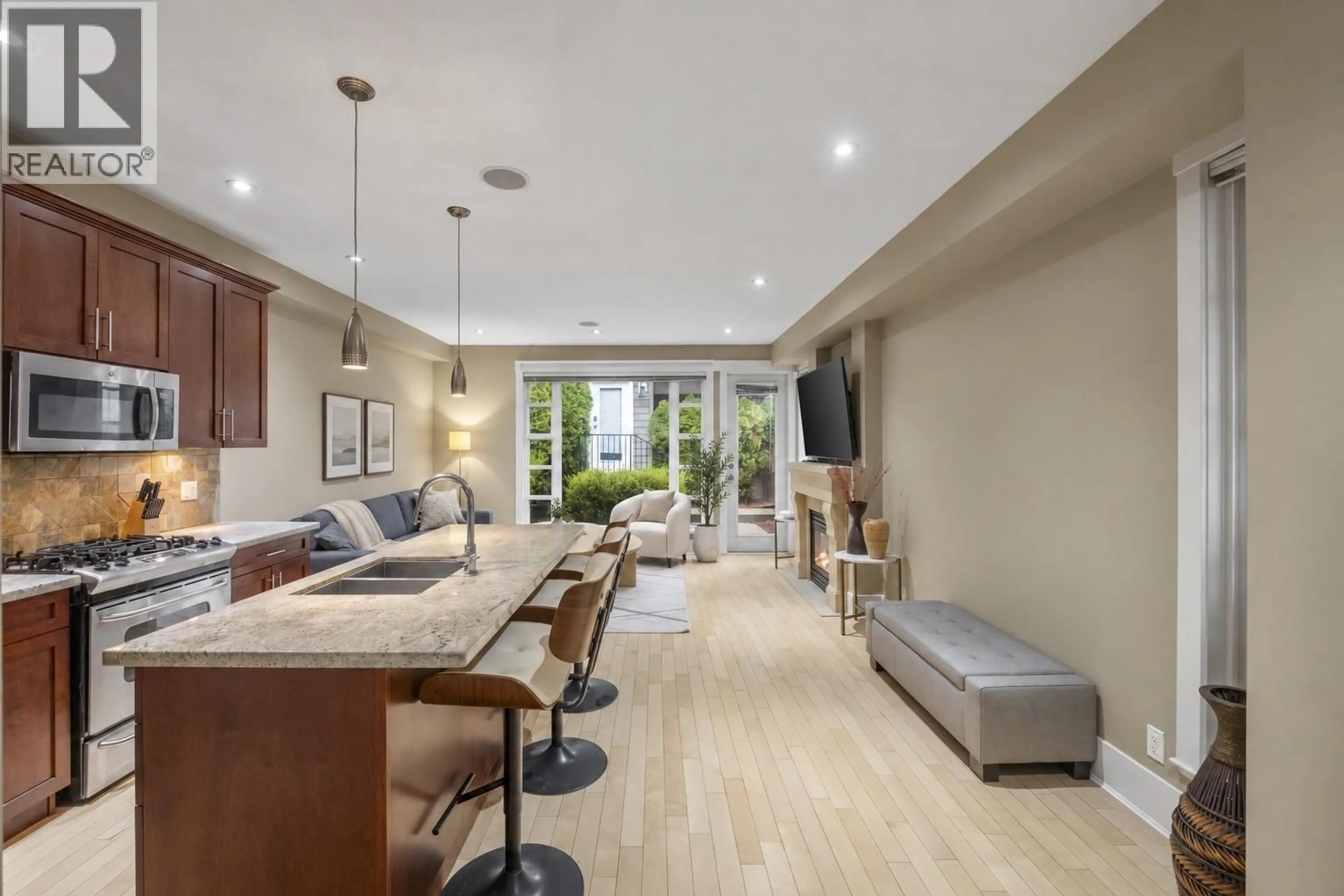 Living room with furniture, unknown for 1620 ST. ANDREWS AVENUE, North Vancouver British Columbia V7L3L6