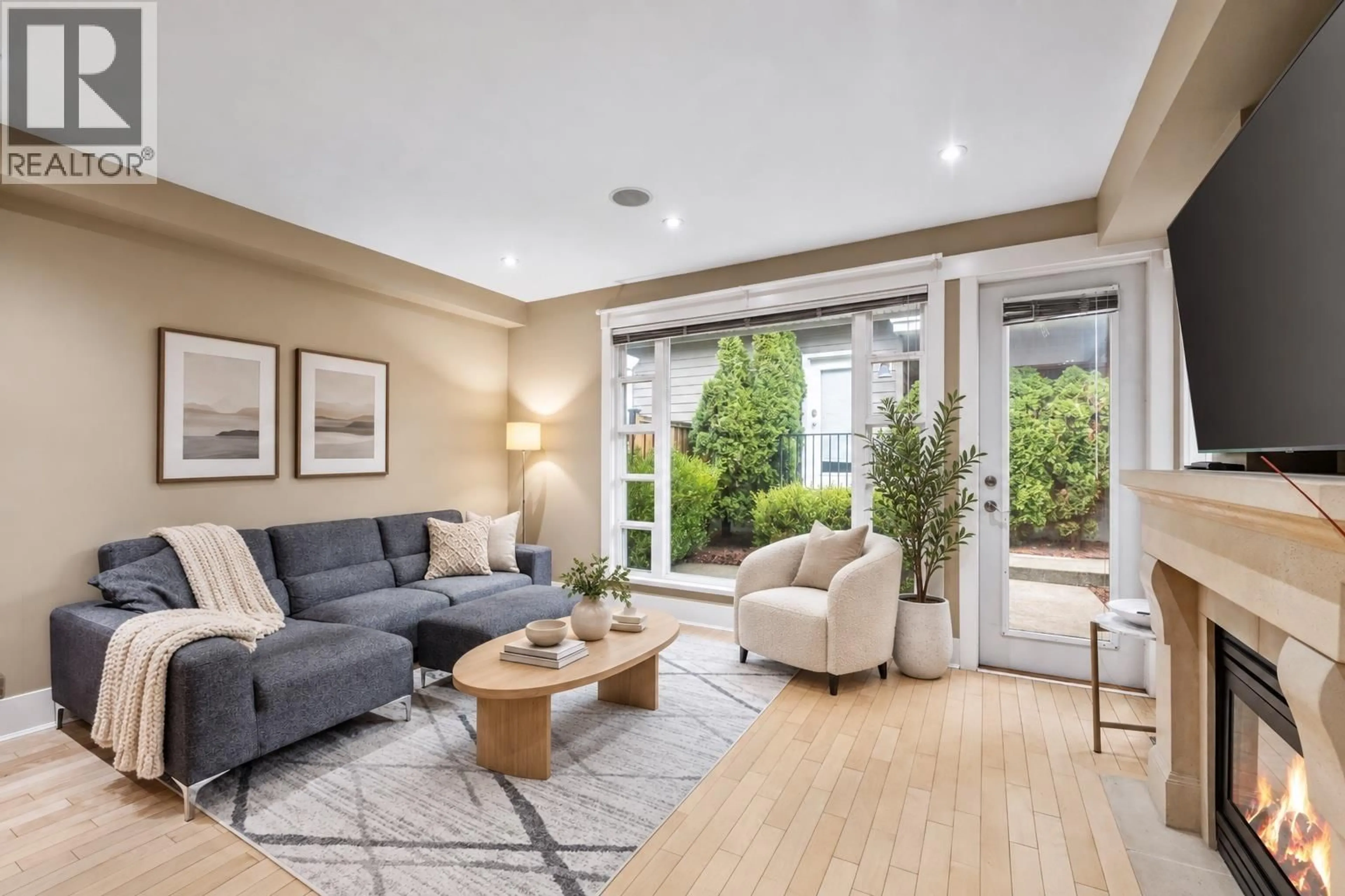 Living room with furniture, unknown for 1620 ST. ANDREWS AVENUE, North Vancouver British Columbia V7L3L6