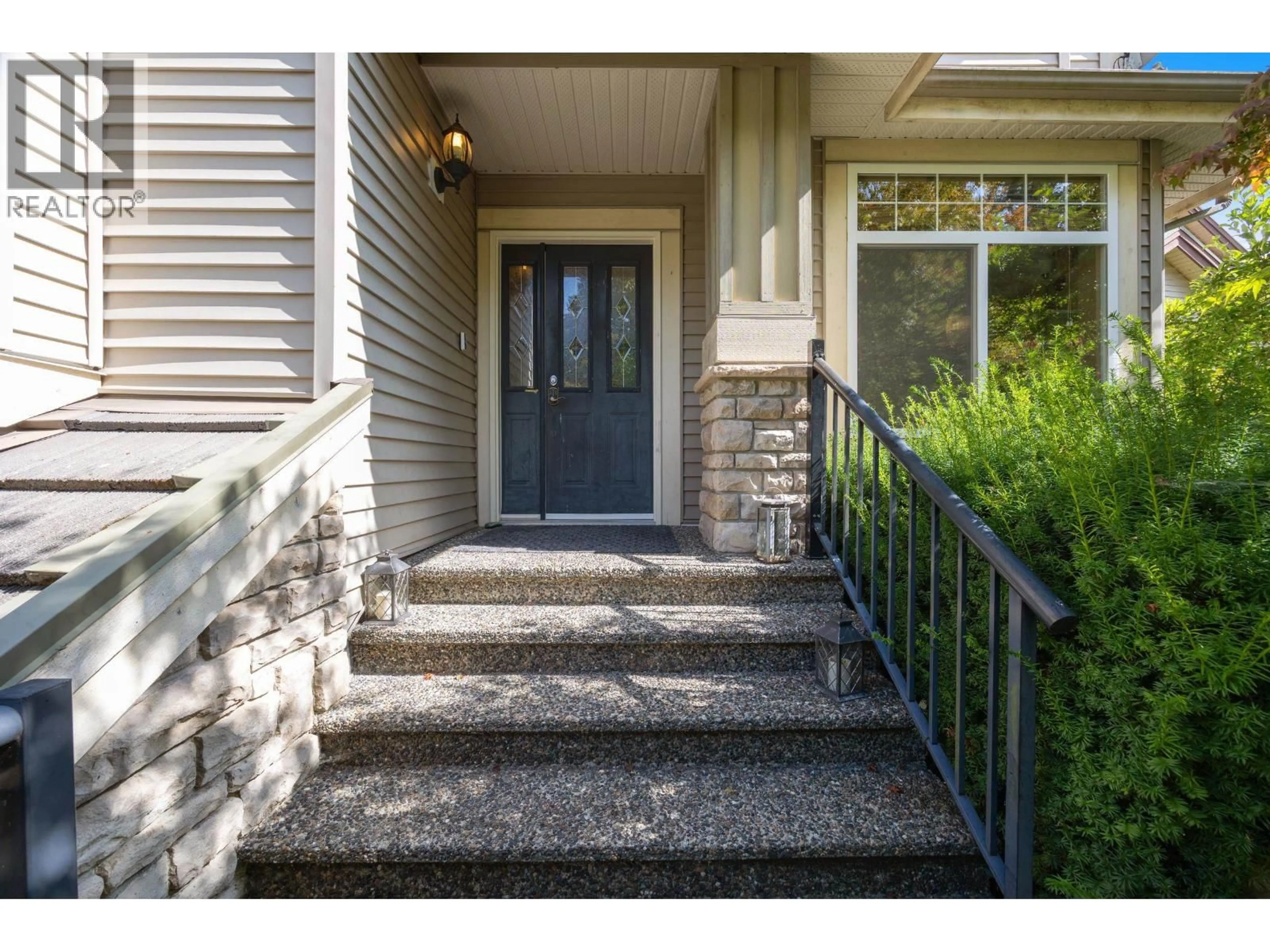 Indoor entryway for 115 EAGLE PASS, Port Moody British Columbia V3H5E8