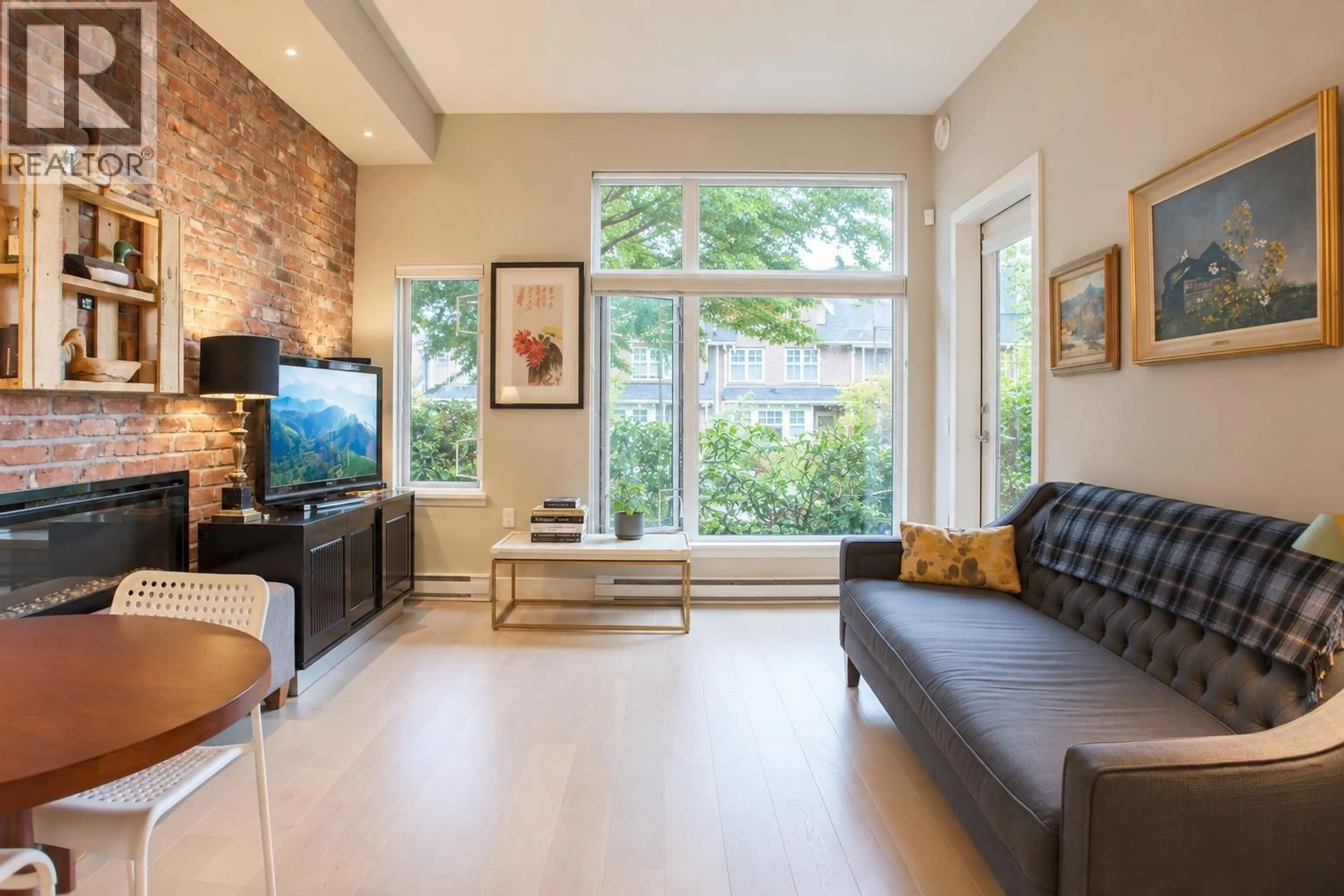 Living room with furniture, unknown for 104 - 260 SALTER STREET, New Westminster British Columbia V3M0J4