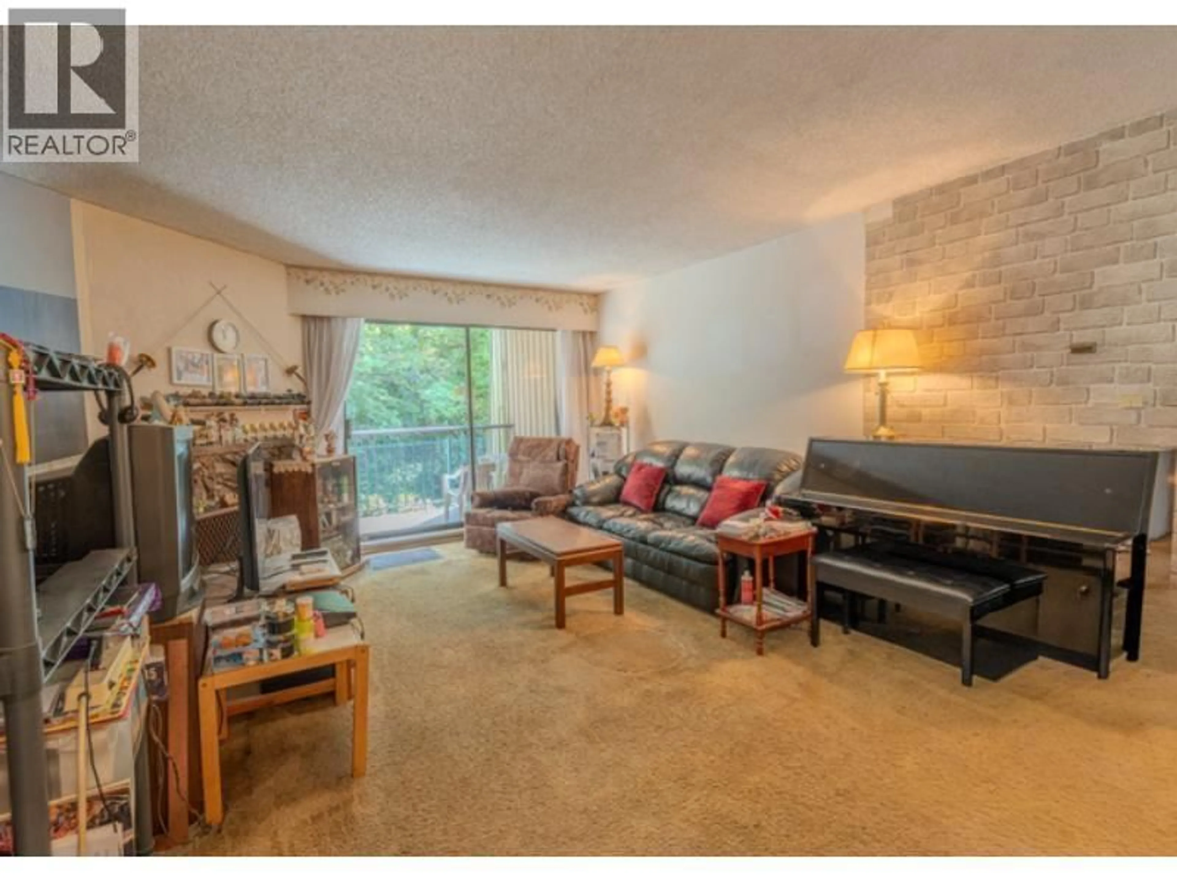 Living room with furniture, unknown for 225 - 9101 HORNE STREET, Burnaby British Columbia V3N4M3