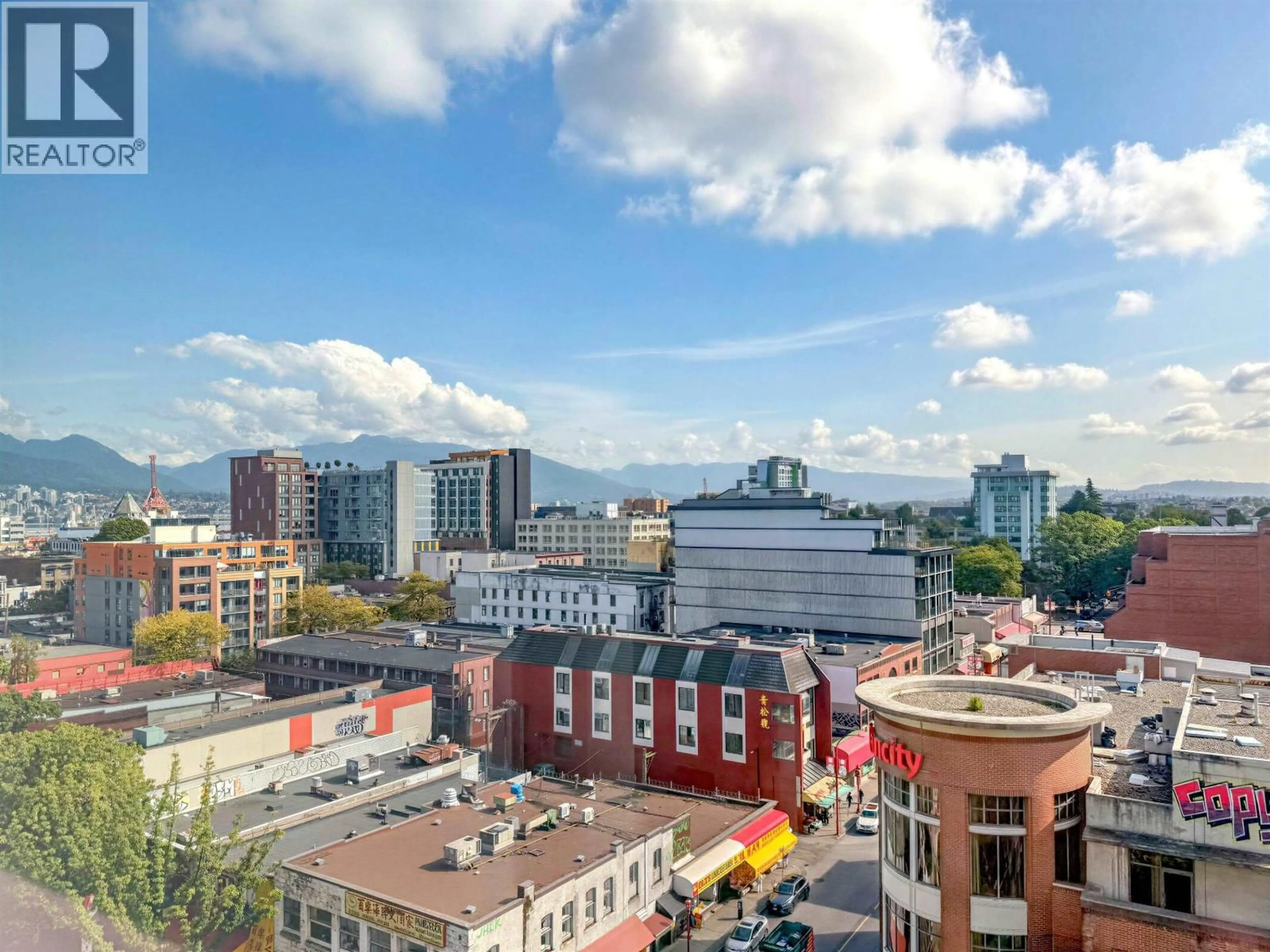 A pic from outside/outdoor area/front of a property/back of a property/a pic from drone, city buildings view from balcony for 1608 - 188 KEEFER STREET, Vancouver British Columbia V6A0E3