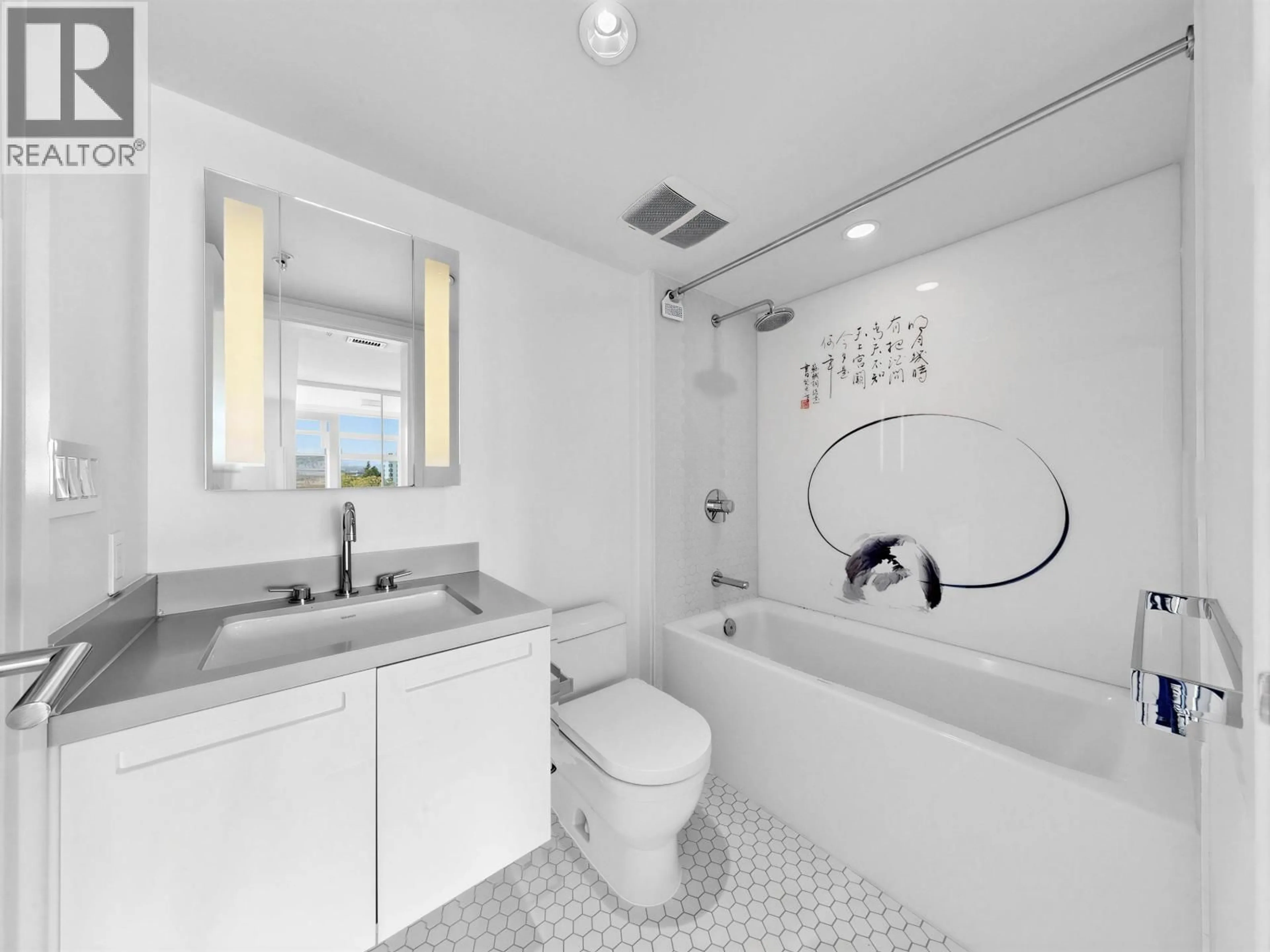 Standard bathroom, ceramic/tile floor for 1608 - 188 KEEFER STREET, Vancouver British Columbia V6A0E3