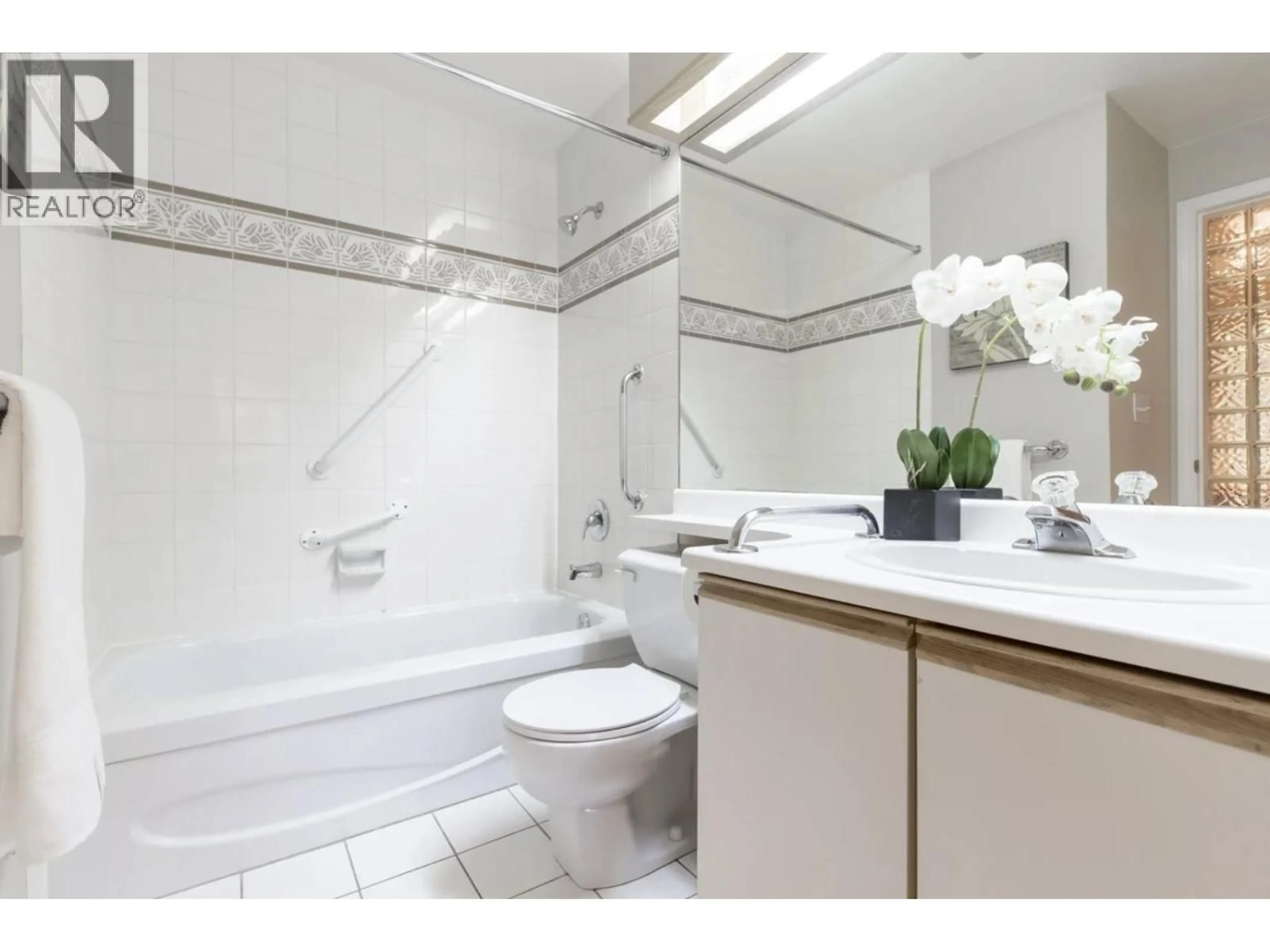 Standard bathroom, ceramic/tile floor for 106 - 125 18TH STREET, North Vancouver British Columbia V7M1W5