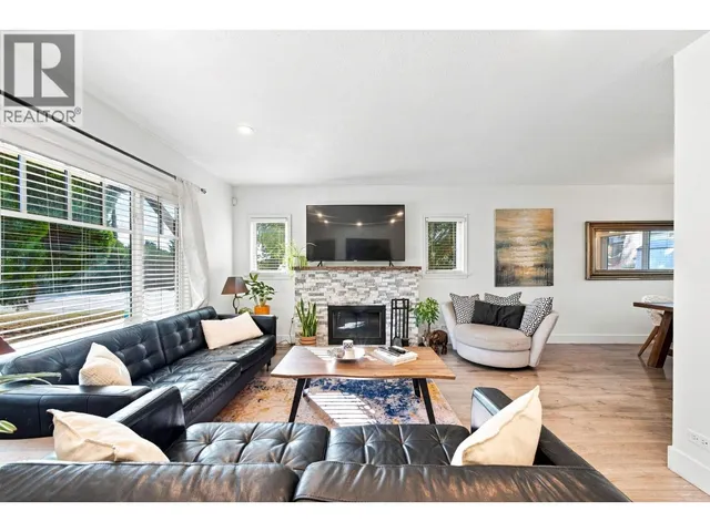 300 25TH STREET, North Vancouver 3