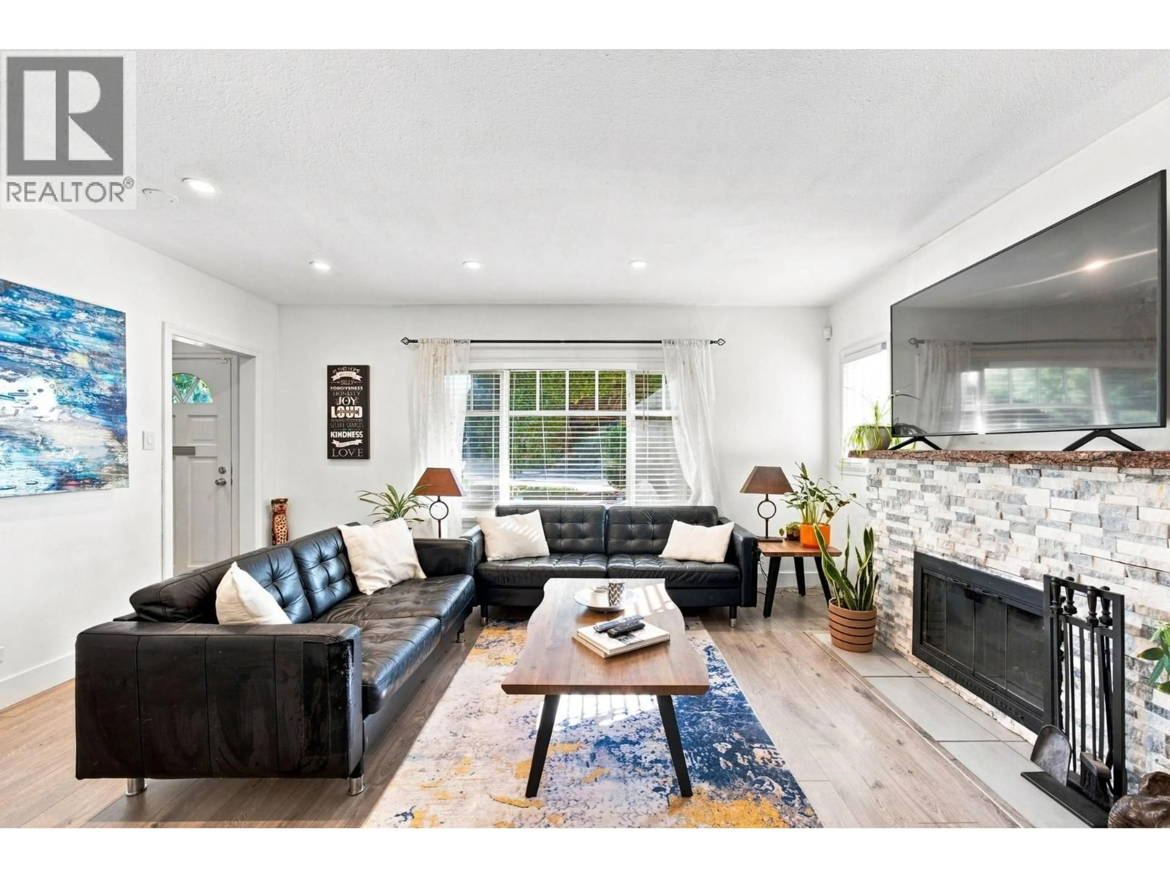 Living room with furniture, unknown for 300 25TH STREET, North Vancouver British Columbia V7N1A3