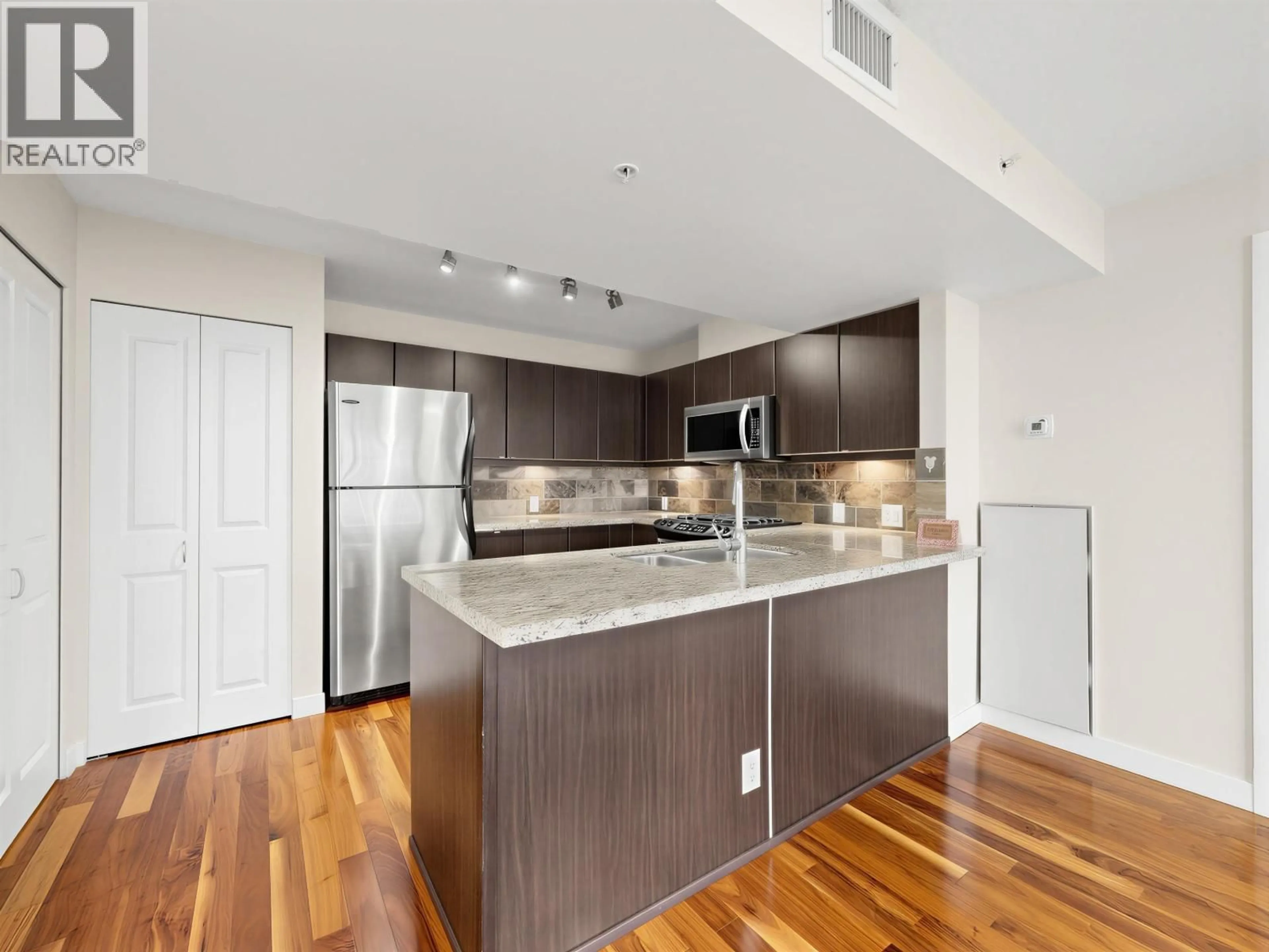 Open concept kitchen, wood/laminate floor for 1006 - 6068 NO. 3 ROAD, Richmond British Columbia V6Y4M7
