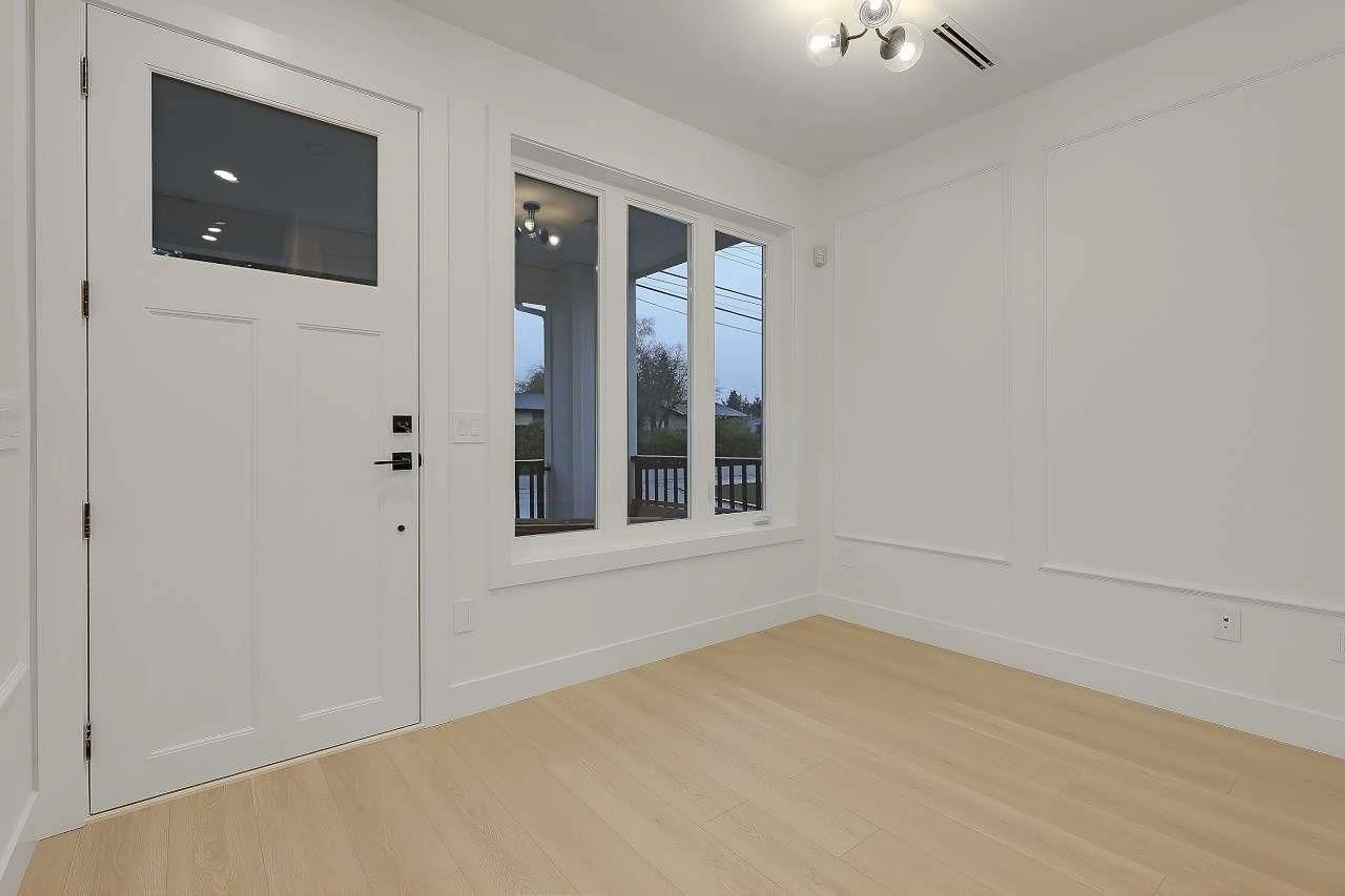 Indoor entryway for 7826 118 STREET, Delta British Columbia V4C6G8
