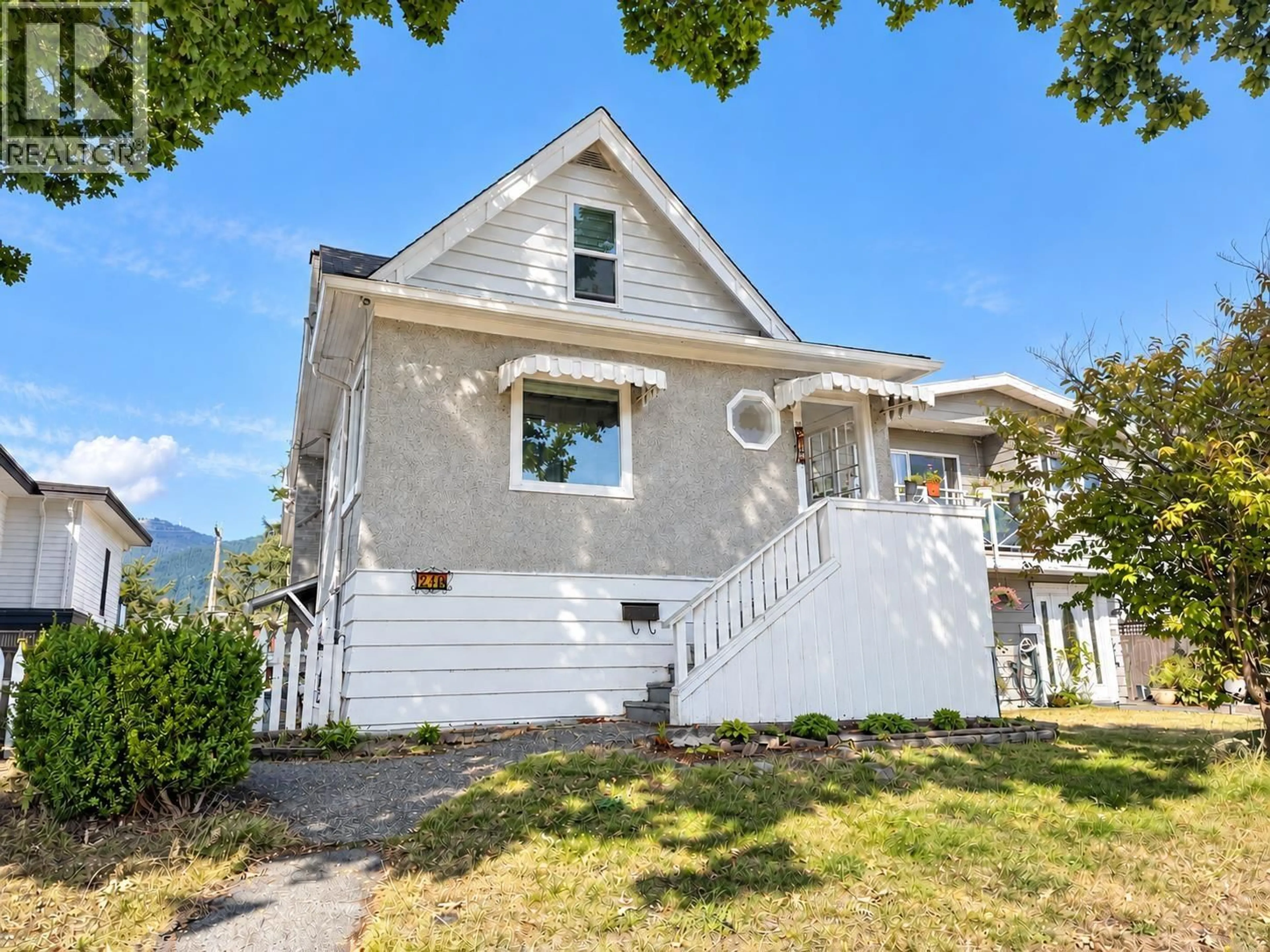 Home with vinyl exterior material, street for 216 18TH STREET, North Vancouver British Columbia V7L2X6