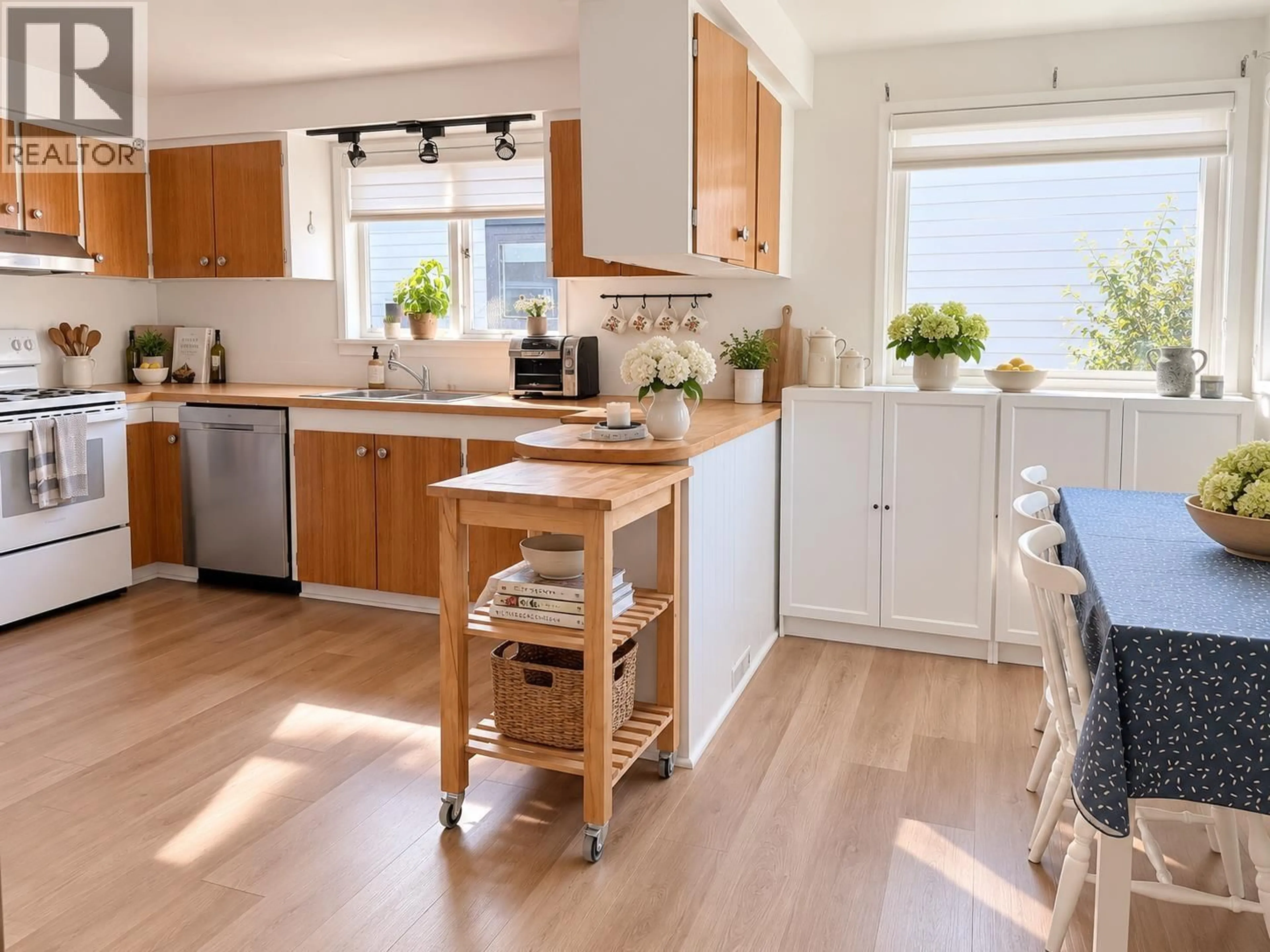 Open concept kitchen, wood/laminate floor for 216 18TH STREET, North Vancouver British Columbia V7L2X6