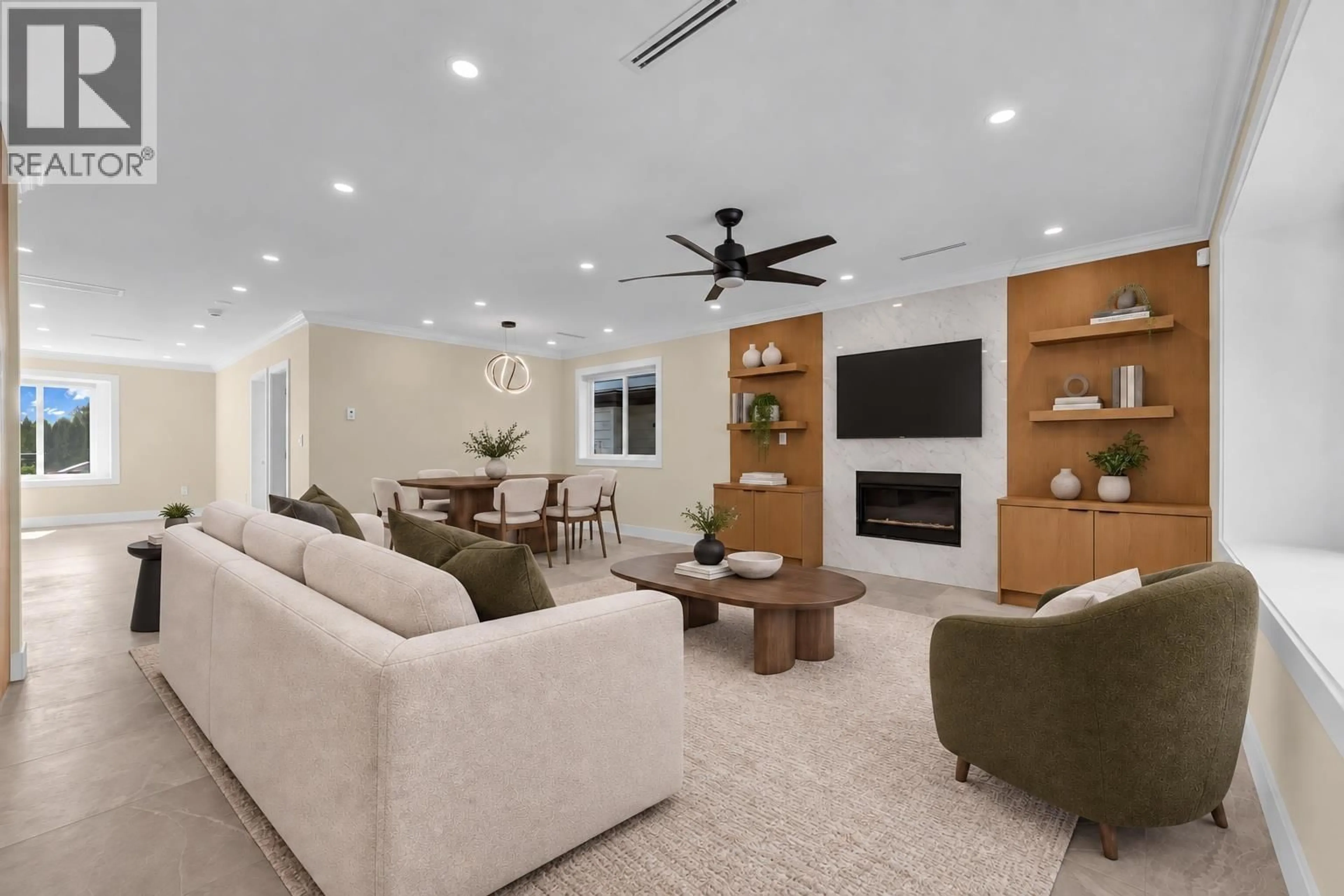 Living room with furniture, unknown for 800 MONTROYAL BOULEVARD, North Vancouver British Columbia V7R2G6