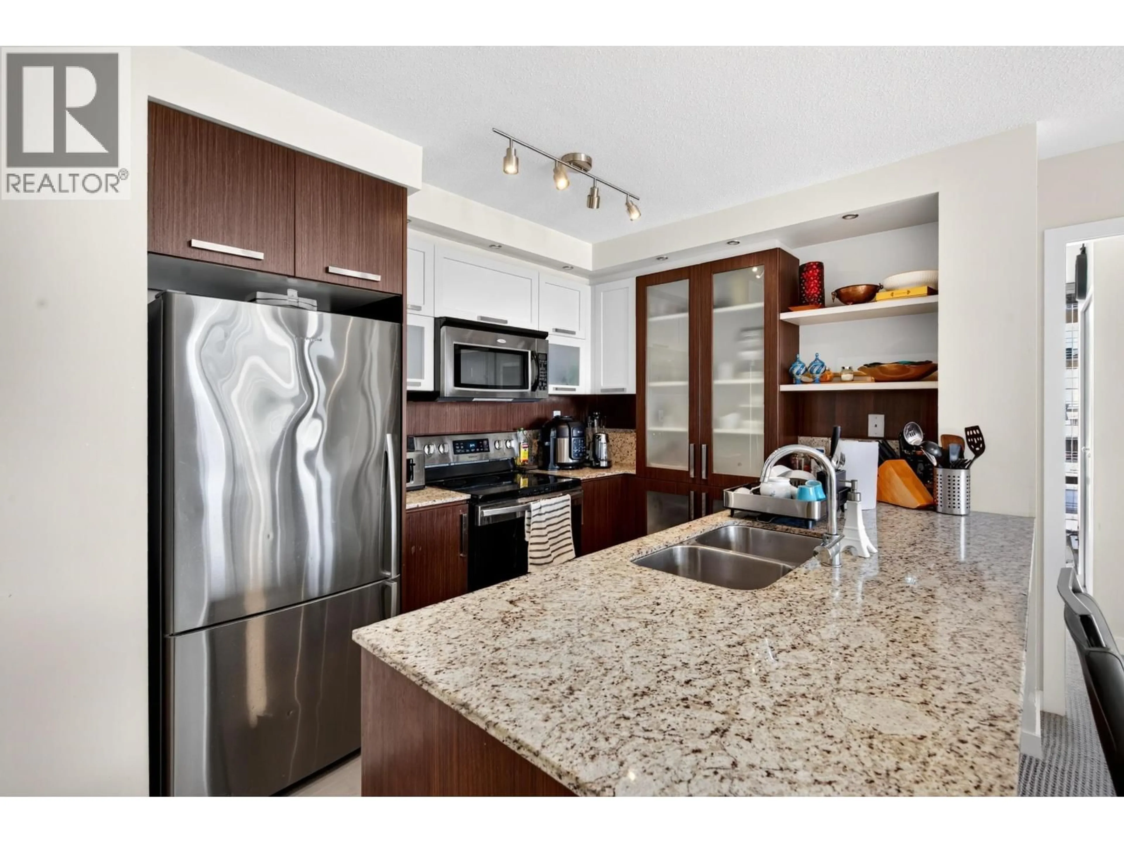 Open concept kitchen, ceramic/tile floor for 1803 - 2980 ATLANTIC AVENUE, Coquitlam British Columbia V3B0G2