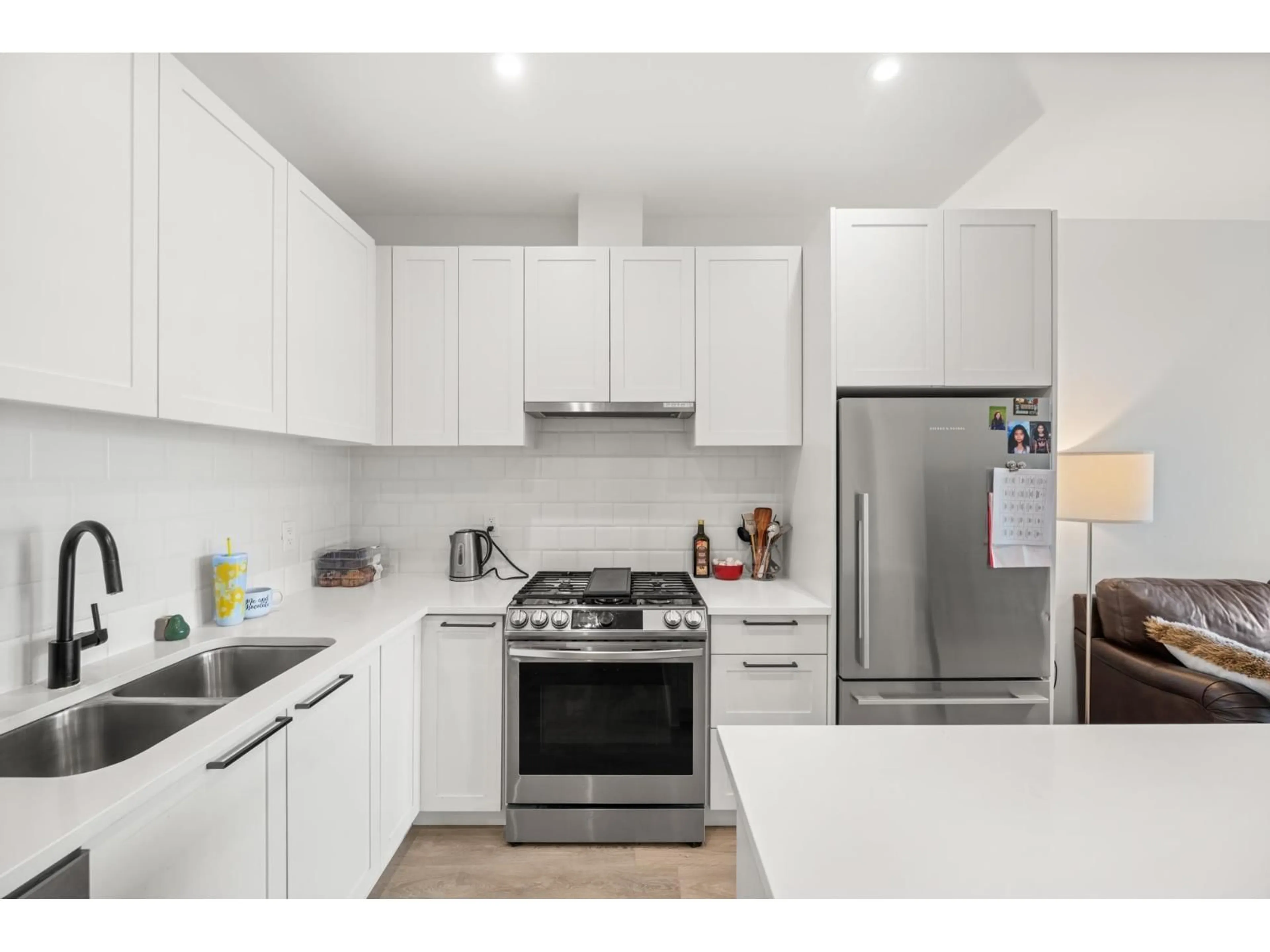 Standard kitchen, unknown for 424 - 5415 BRYDON CRESCENT, Langley British Columbia V3A0N4