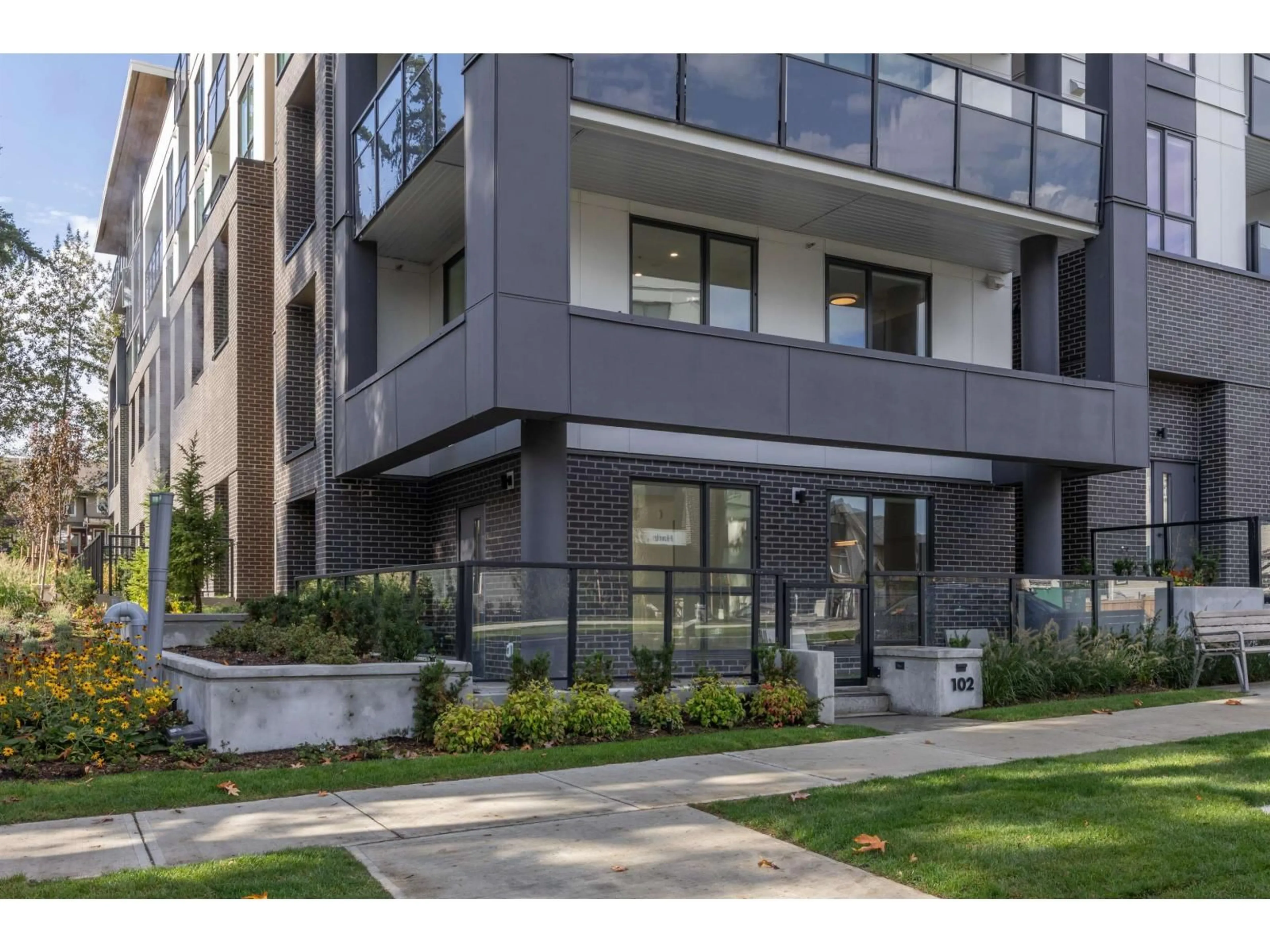 Unknown for 102 - 6585 195A STREET, Surrey British Columbia V4N6B5