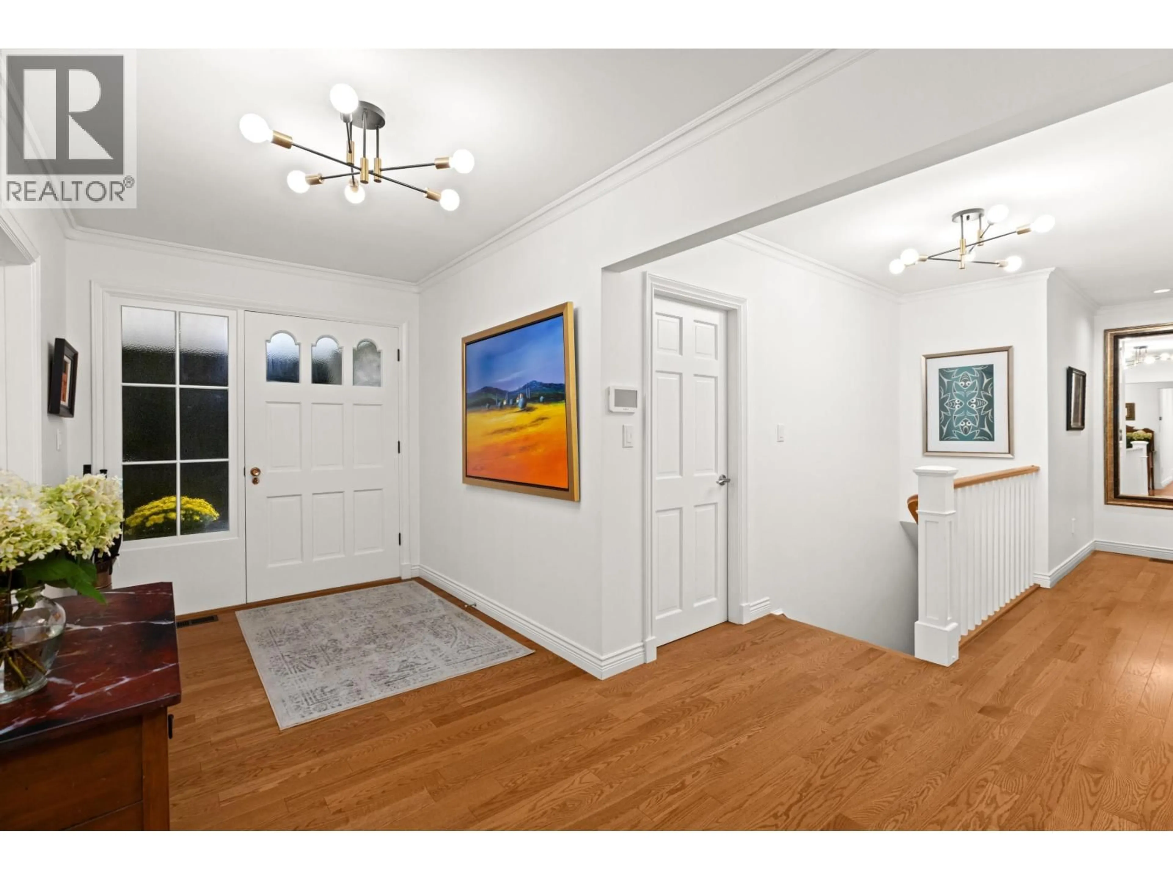 Indoor entryway for 885 MARGAREE PLACE, West Vancouver British Columbia V7T2J5