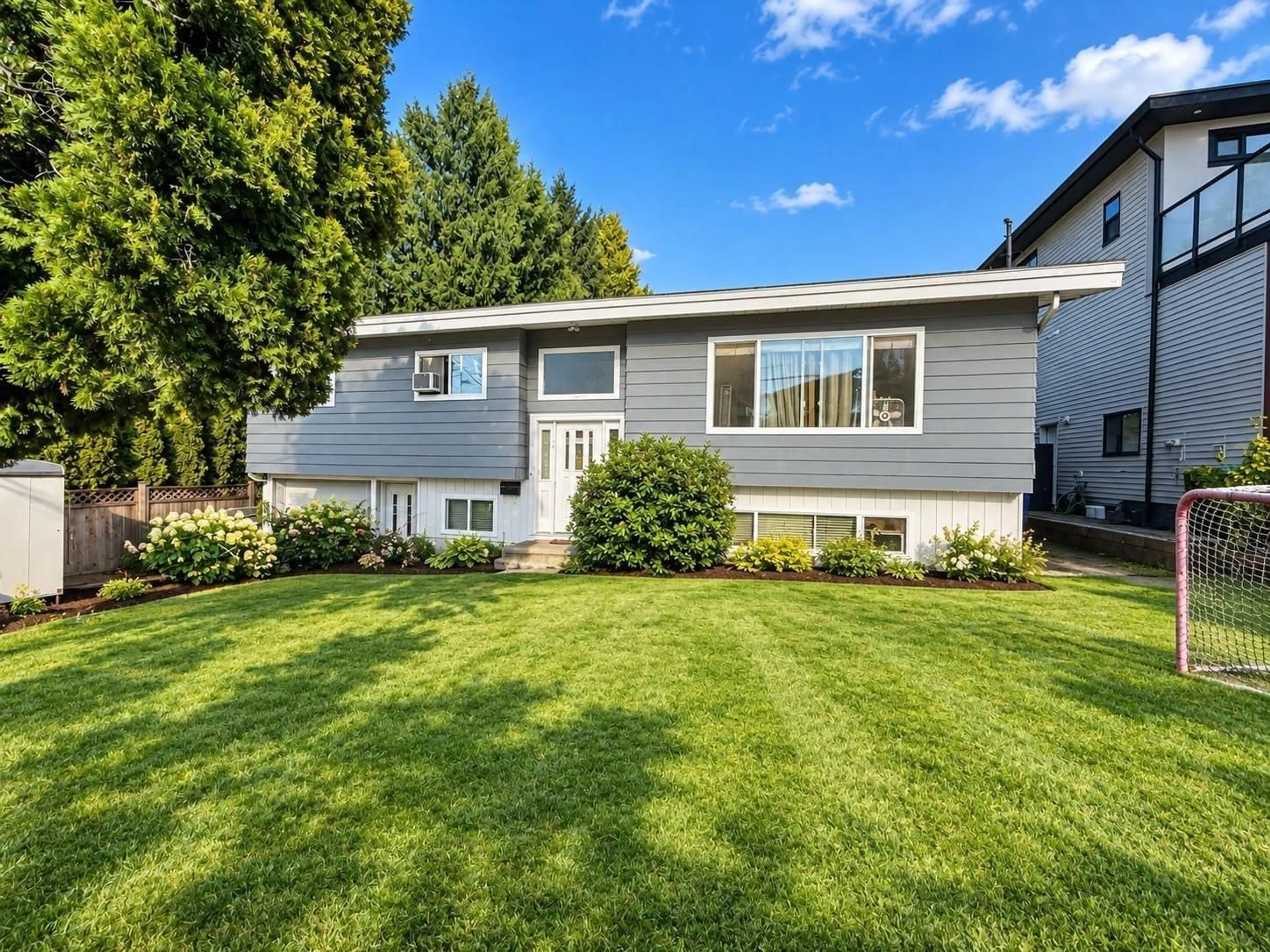 Home with vinyl exterior material, street for 1746 JACKSON STREET, Abbotsford British Columbia V2S5R6