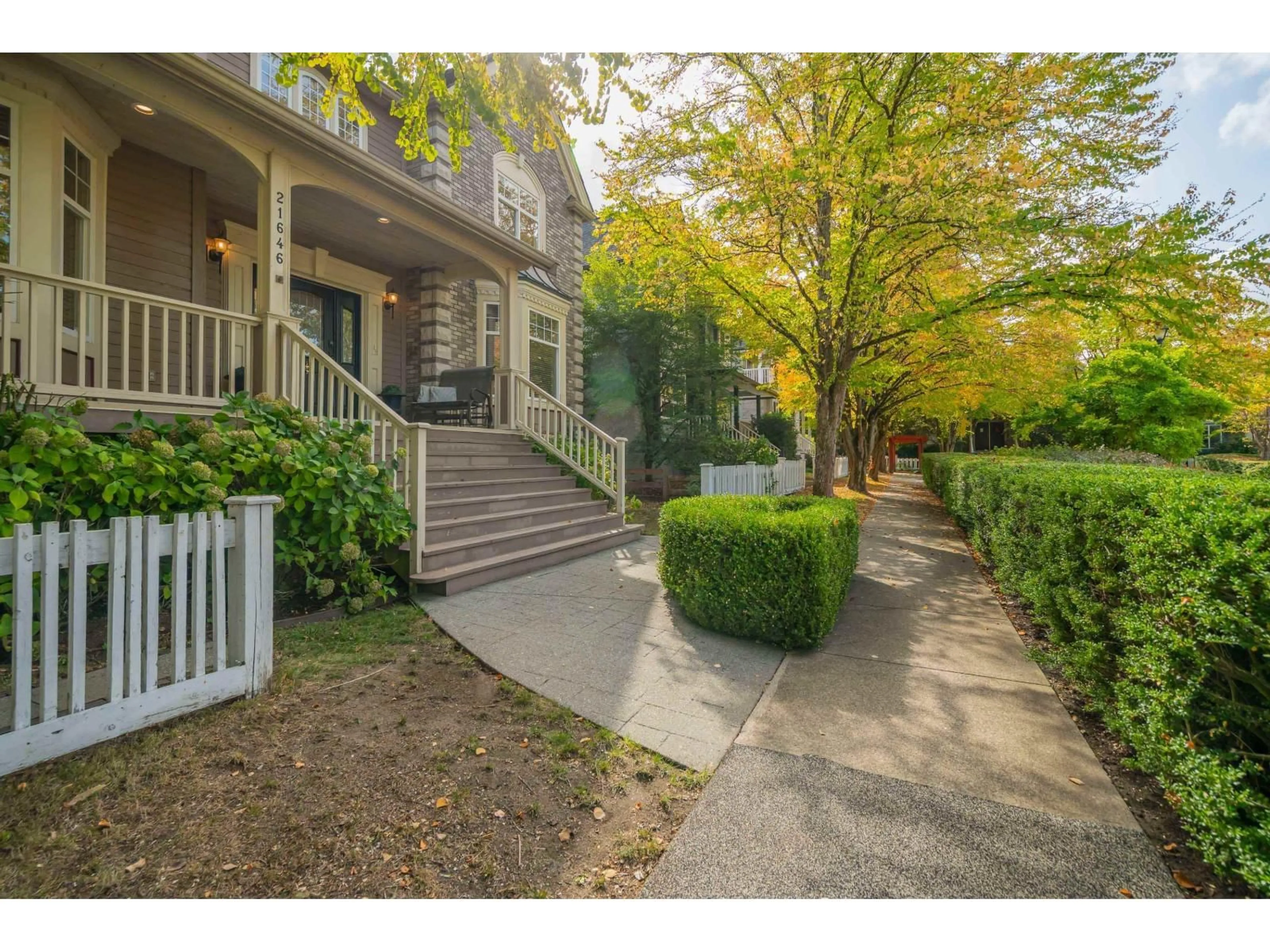 Unknown for 21646 MURRAY'S CRESCENT, Langley British Columbia V3A8N2