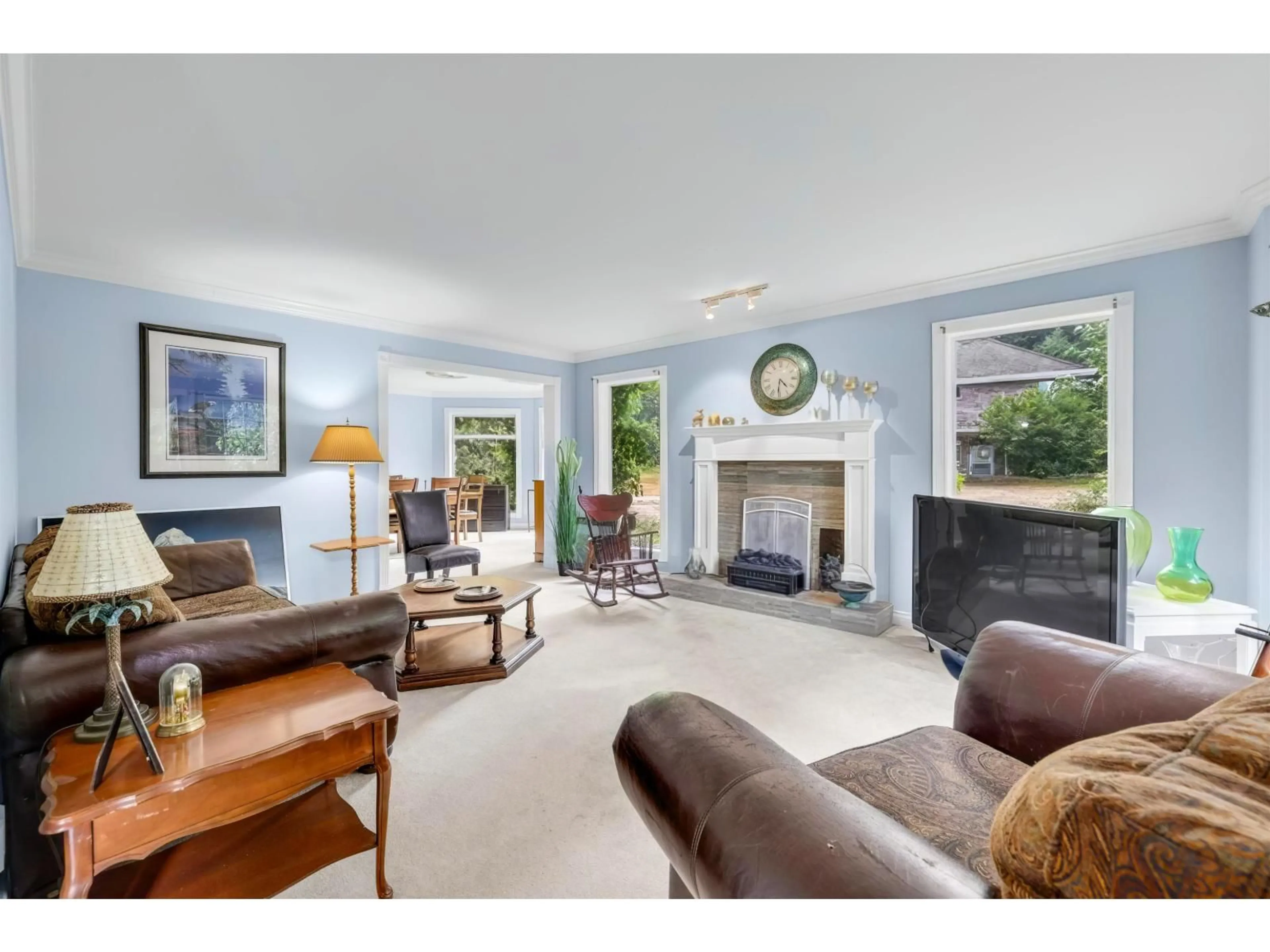 Living room with furniture, unknown for 17588 28 AVENUE, Surrey British Columbia V3Z0E7