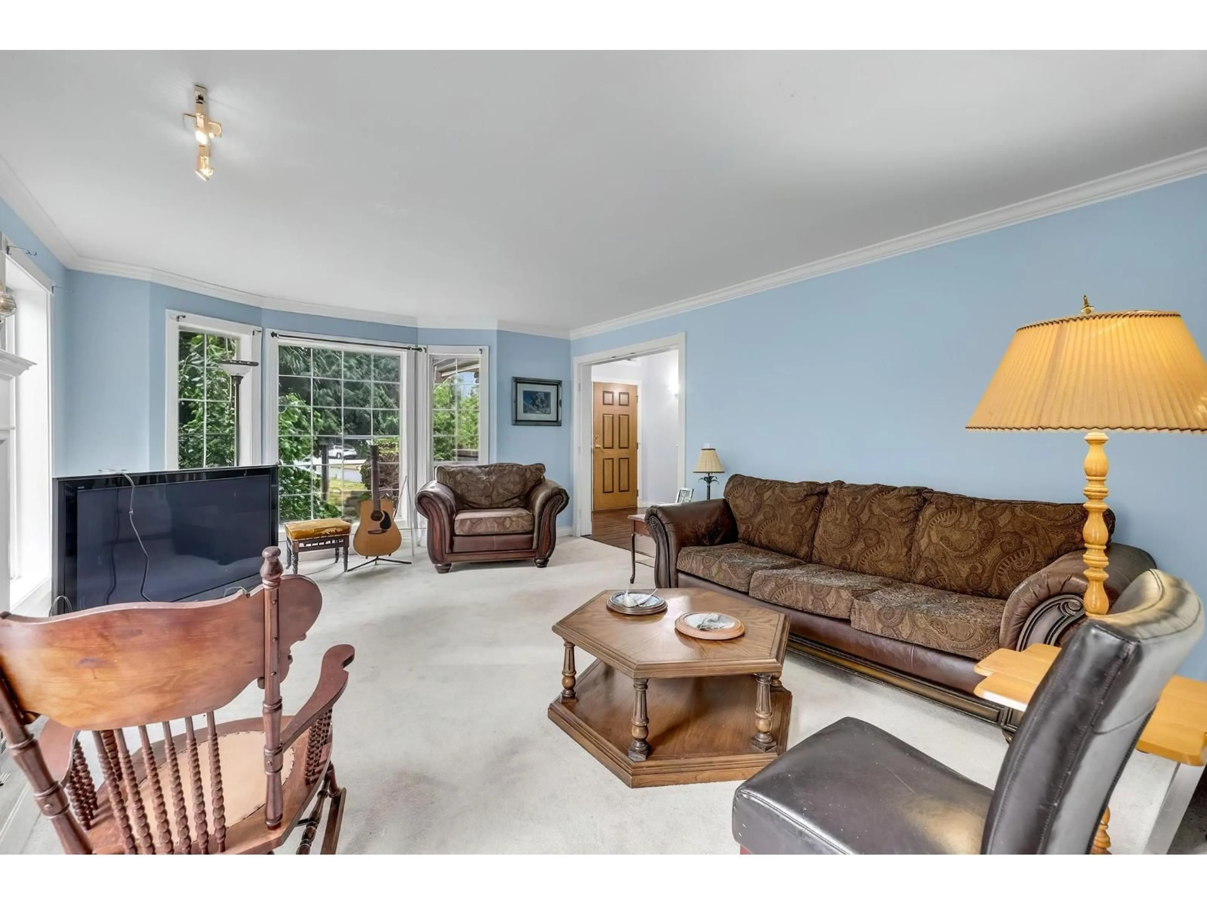 Living room with furniture, unknown for 17588 28 AVENUE, Surrey British Columbia V3Z0E7