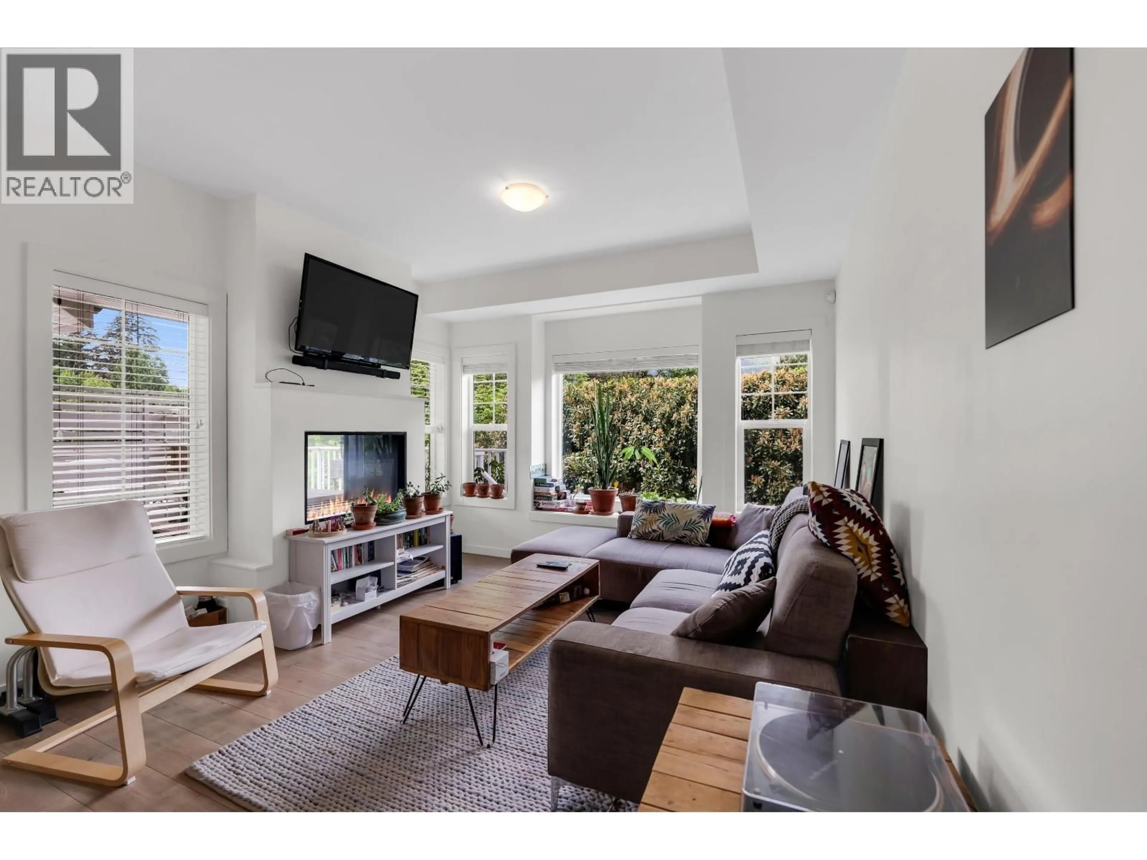 Living room with furniture, unknown for 1 - 39885 GOVERNMENT ROAD, Squamish British Columbia V8B0Z2