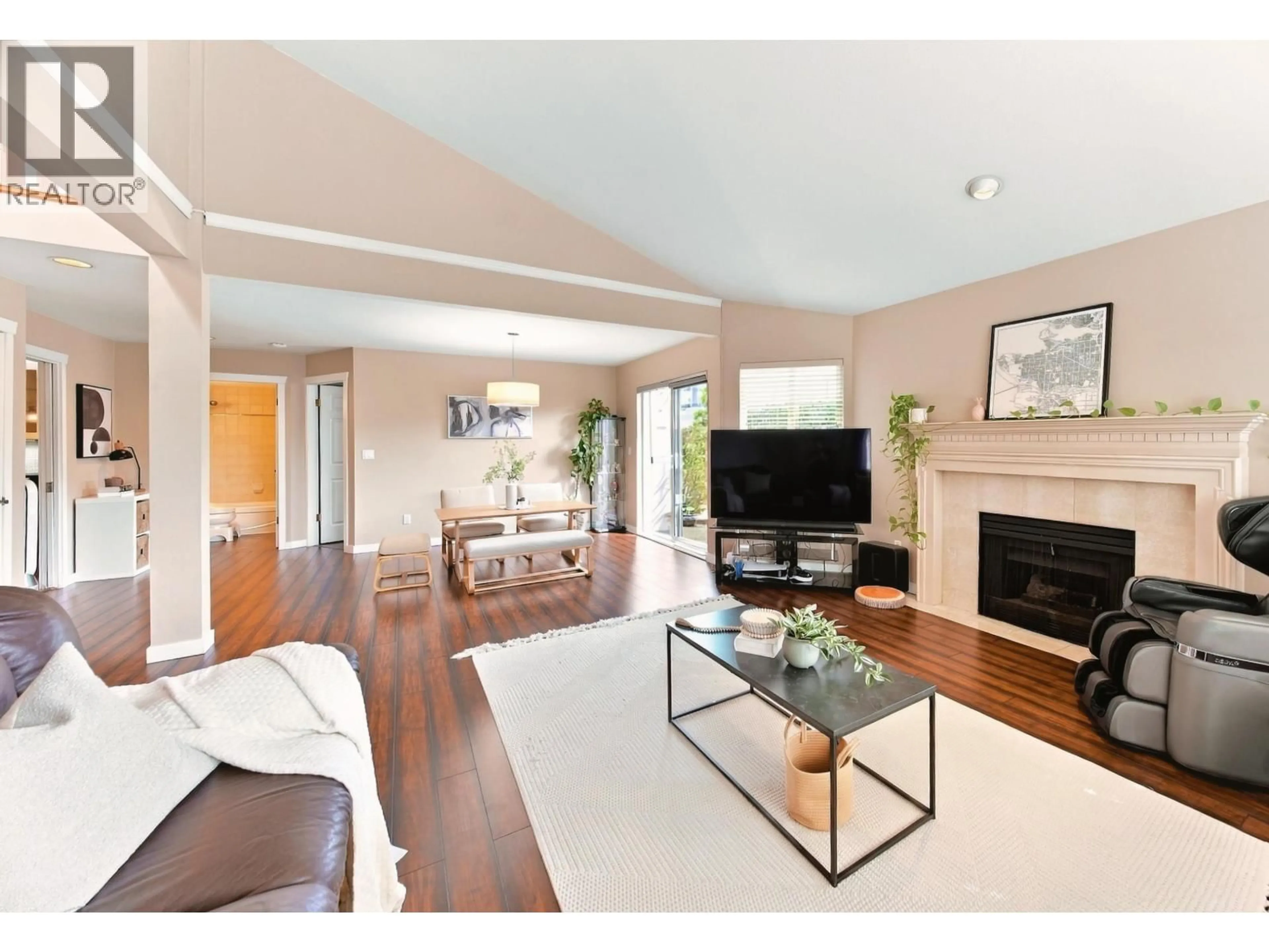 Living room with furniture, wood/laminate floor for 21 - 7711 WILLIAMS ROAD, Richmond British Columbia V7A1G2