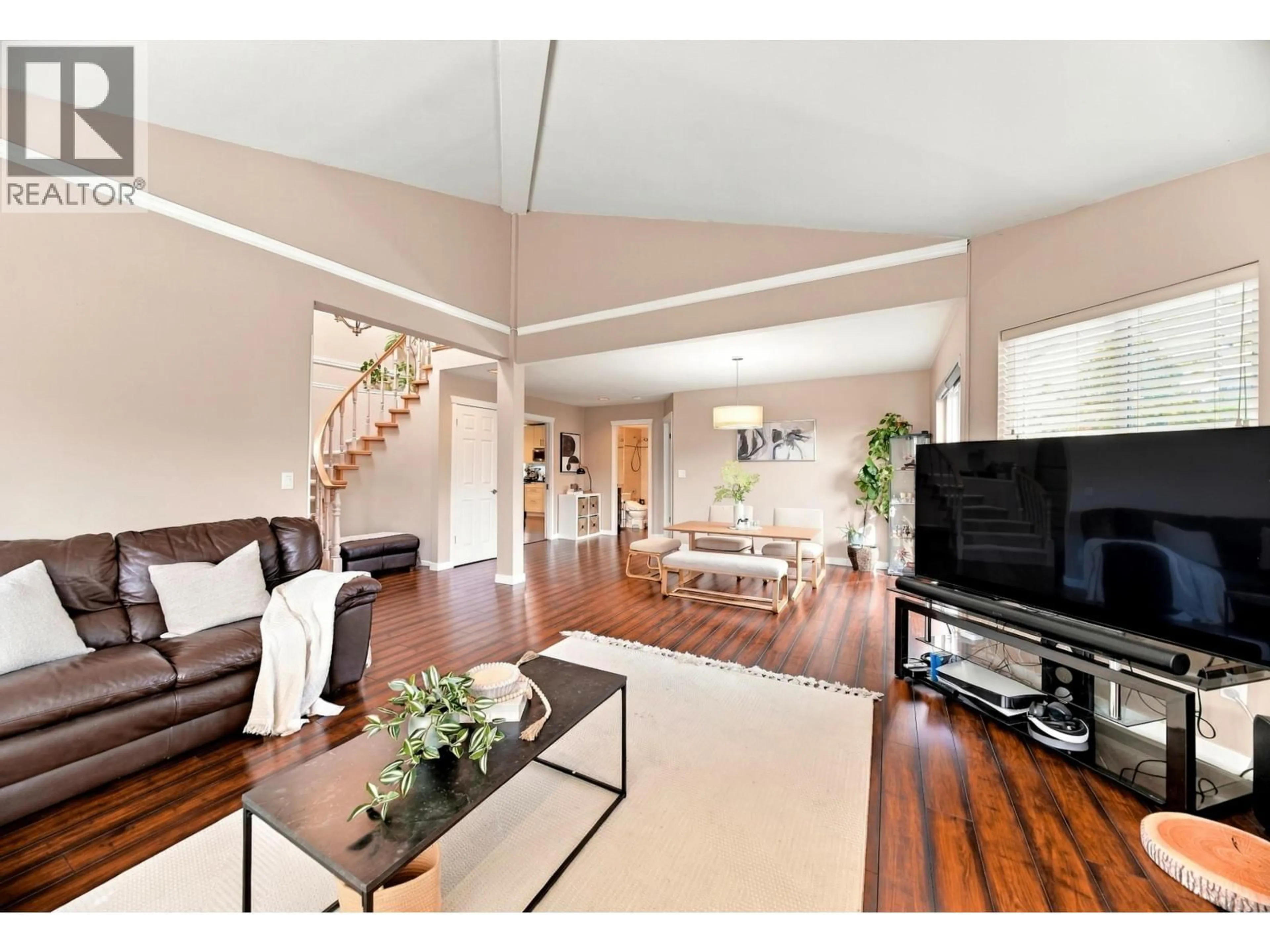 Living room with furniture, wood/laminate floor for 21 - 7711 WILLIAMS ROAD, Richmond British Columbia V7A1G2