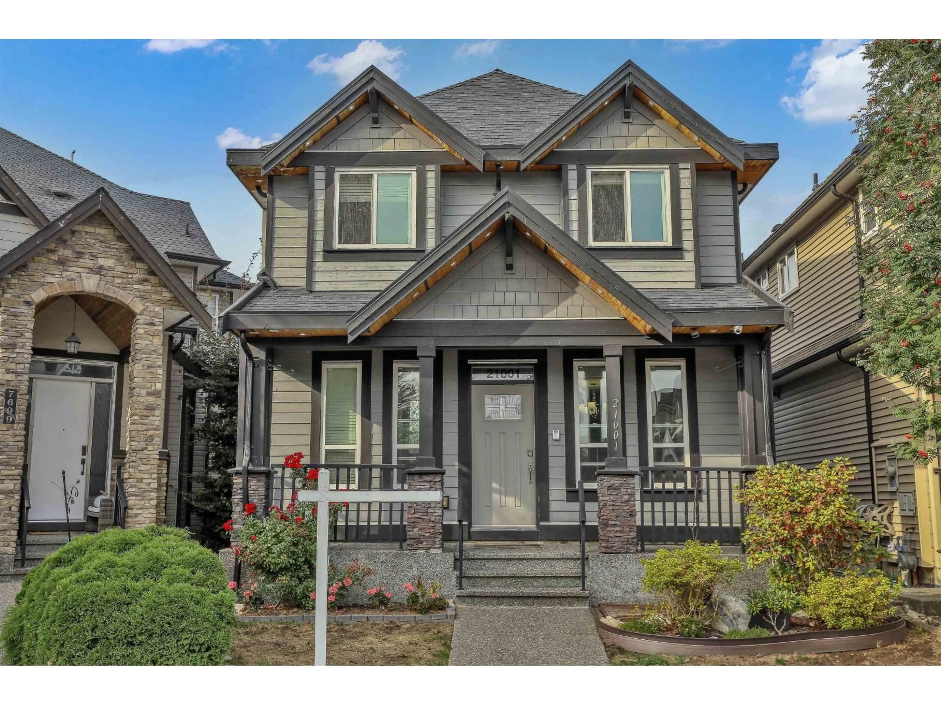 Home with vinyl exterior material, street for 21001 77 AVENUE, Langley British Columbia V2Y0L1