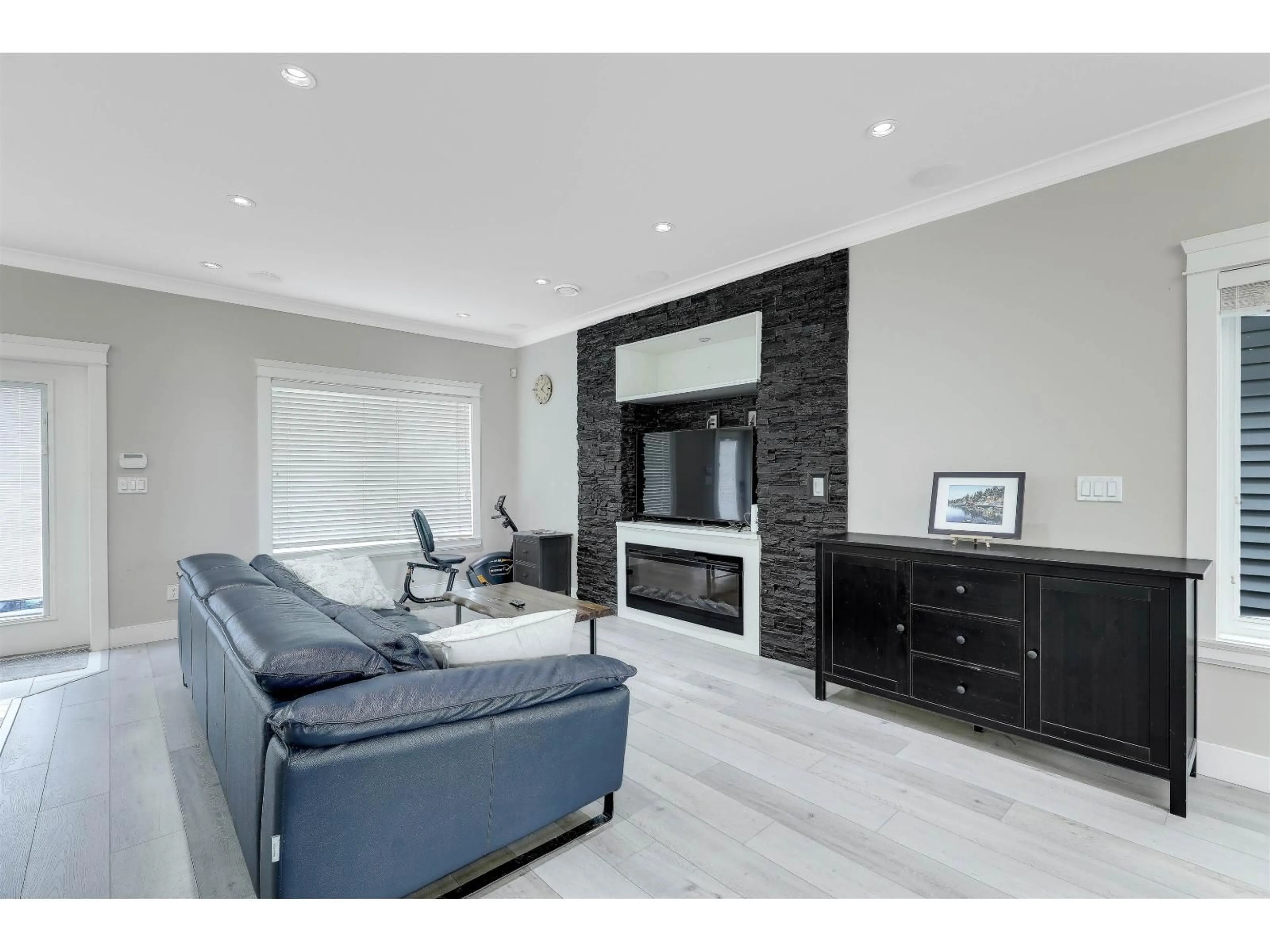 Living room with furniture, unknown for 21001 77 AVENUE, Langley British Columbia V2Y0L1