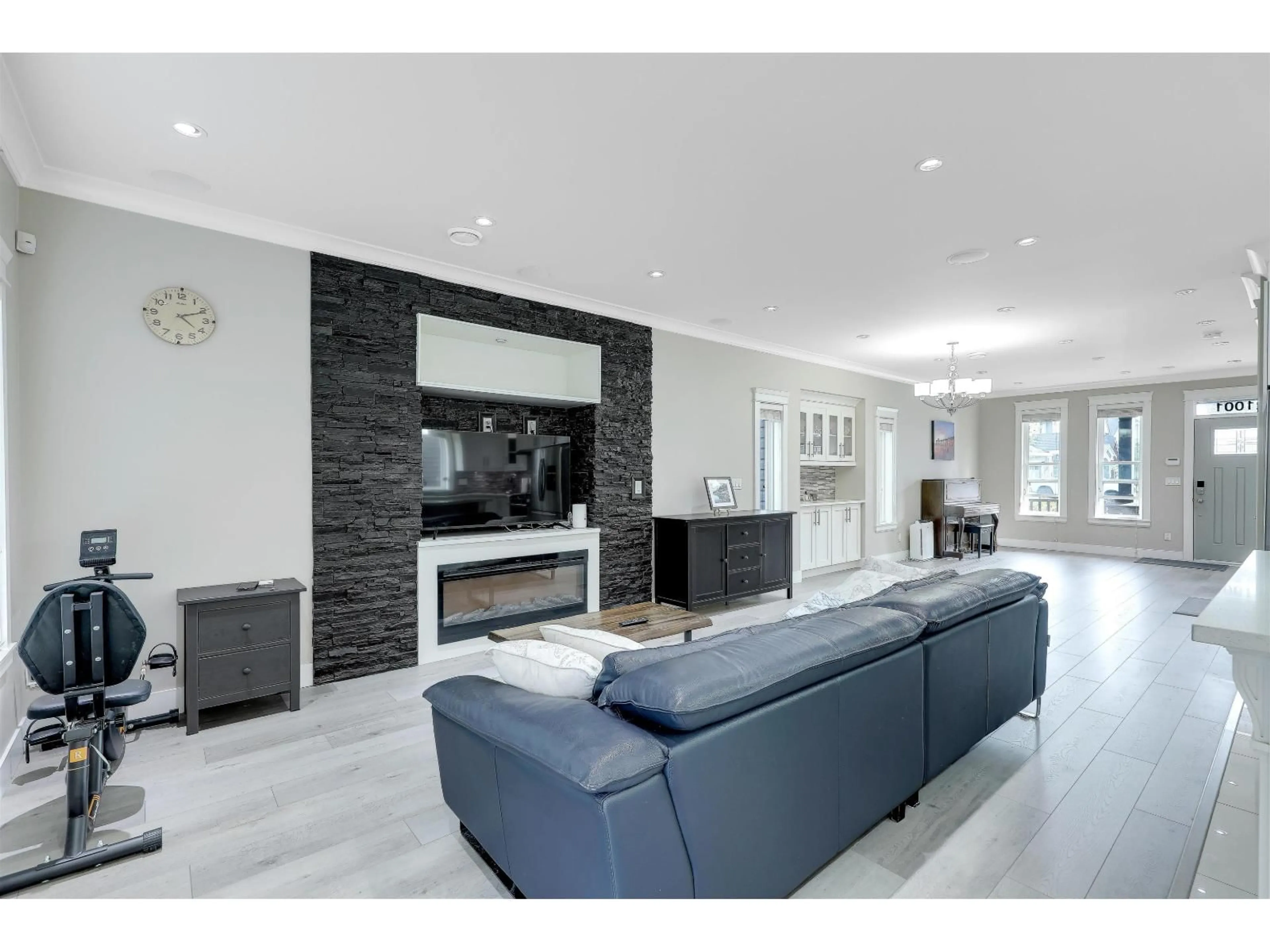 Living room with furniture, unknown for 21001 77 AVENUE, Langley British Columbia V2Y0L1